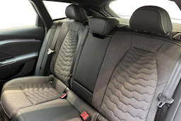 Musta Audi A6 e-tron 2025 kuva 8.