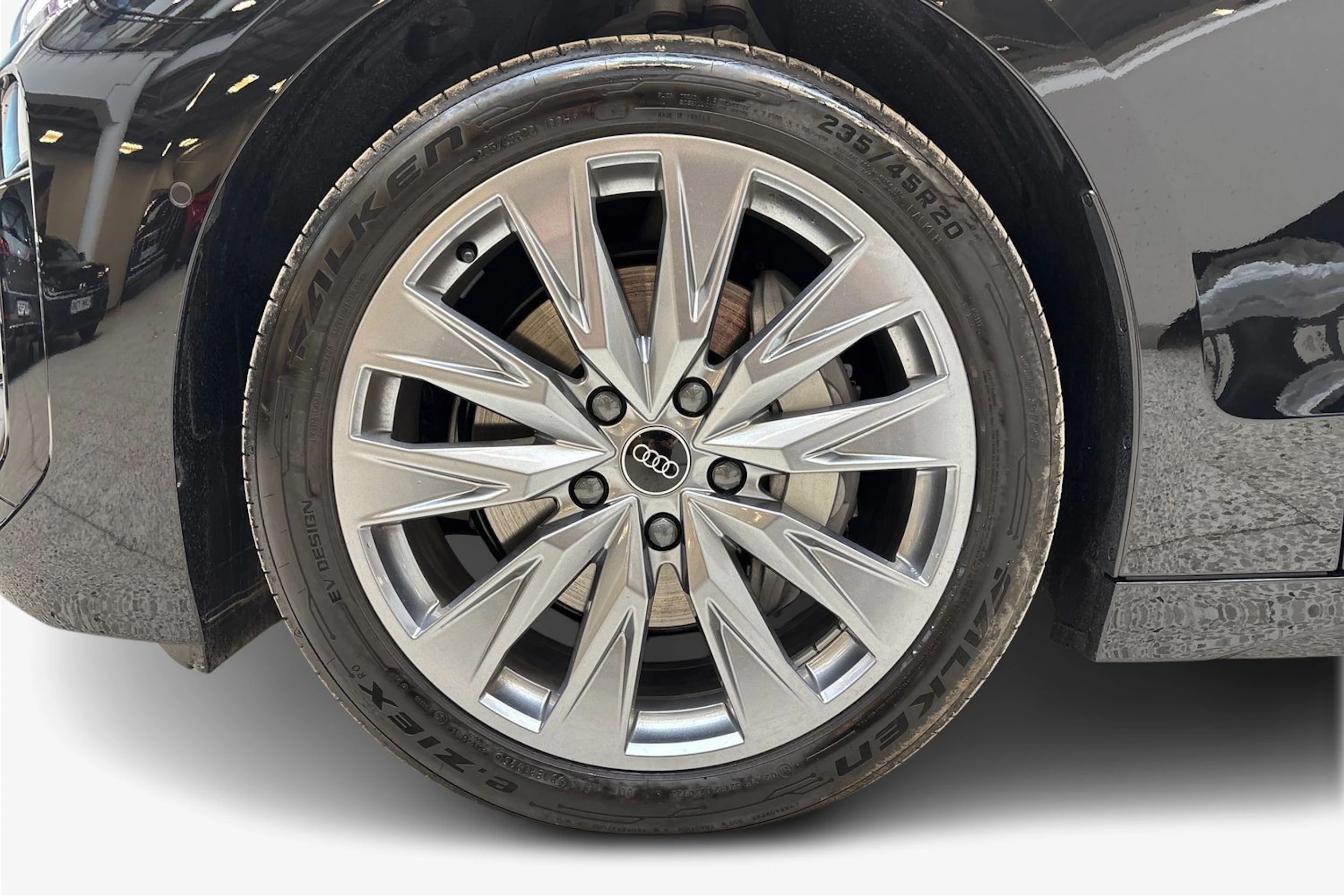 Musta Audi A6 e-tron 2025 kuva 9.