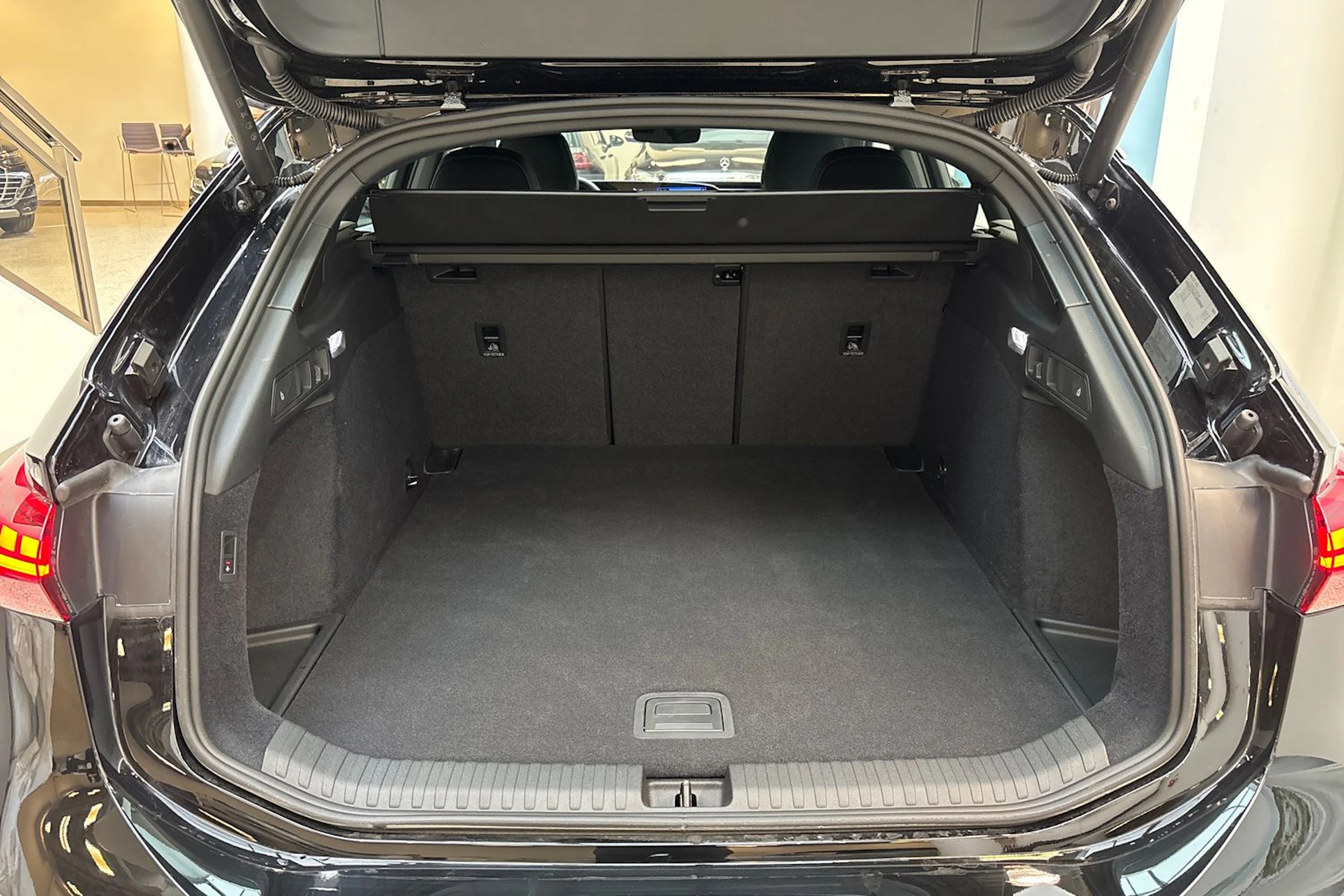 Musta Audi A6 e-tron 2025 kuva 11.