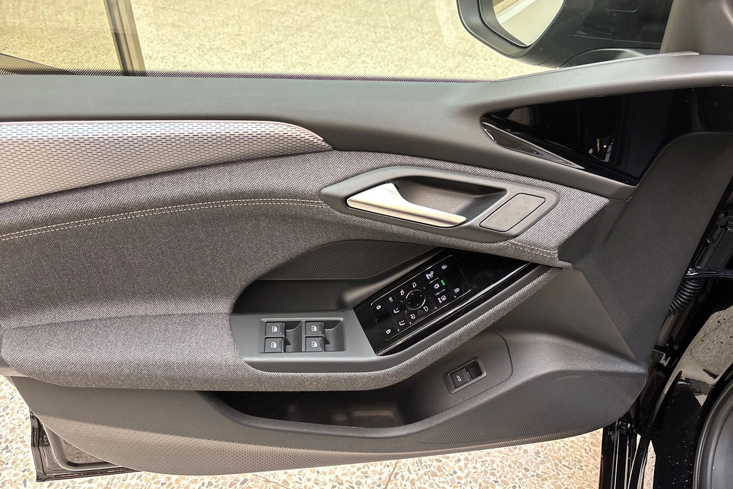 Musta Audi A6 e-tron 2025 kuva 17.