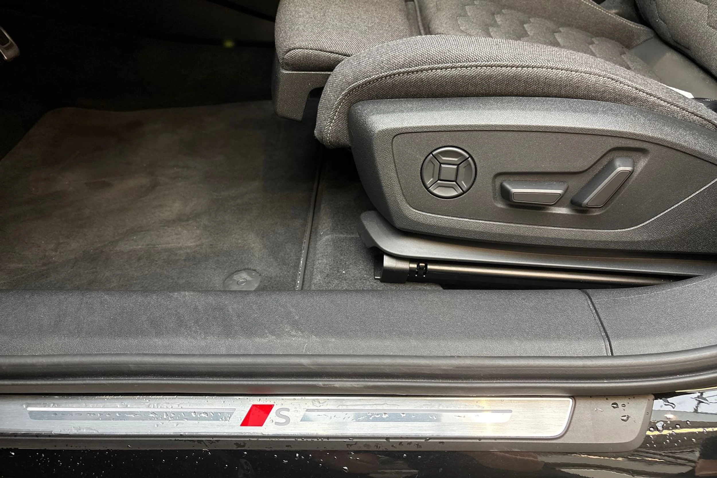 Musta Audi A6 e-tron 2025 kuva 18.