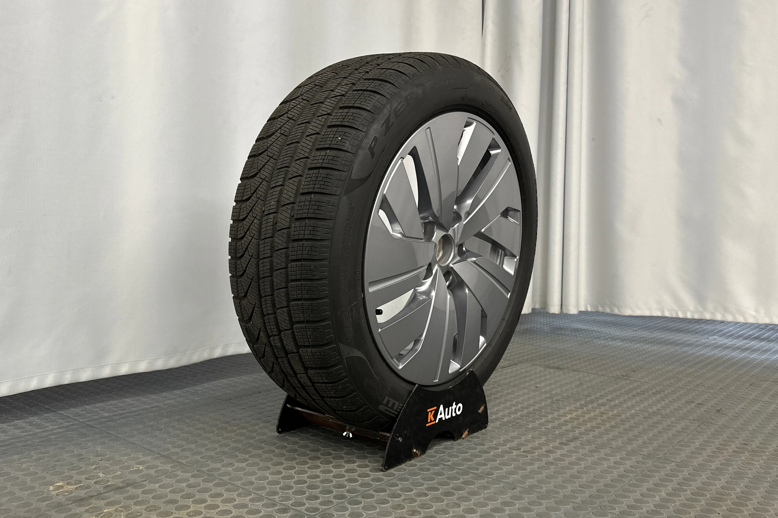 harmaa Audi A6 e-tron 2025 kuva 10.