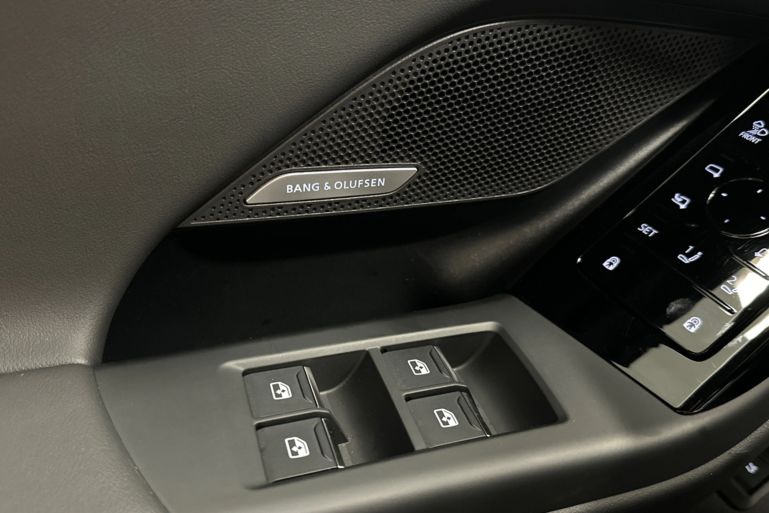 harmaa Audi A6 e-tron 2025 kuva 15.