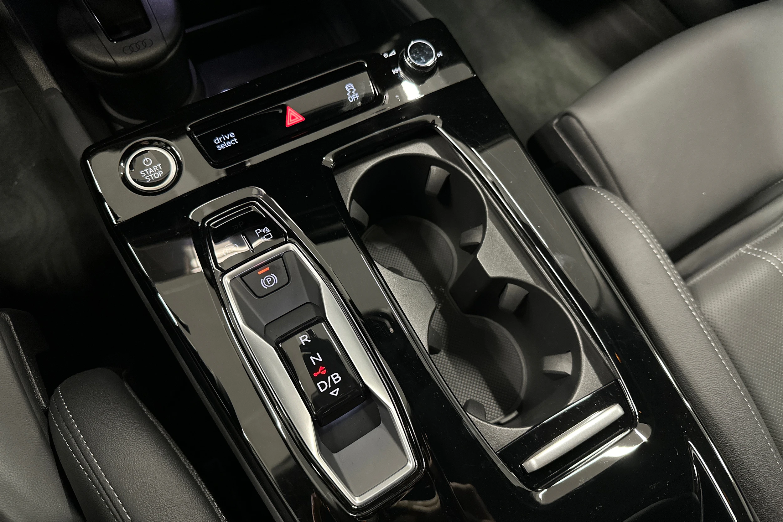 harmaa Audi A6 e-tron 2025 kuva 35.