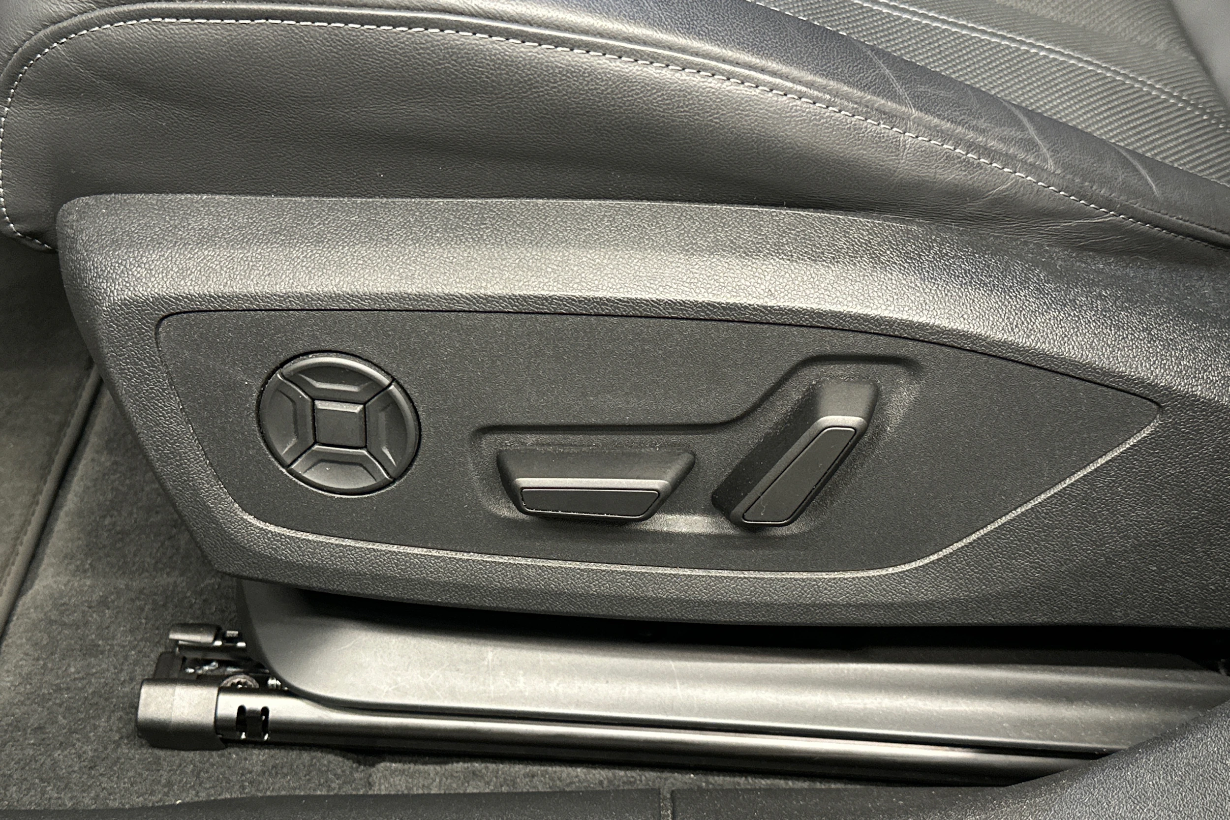 harmaa Audi A6 e-tron 2025 kuva 36.