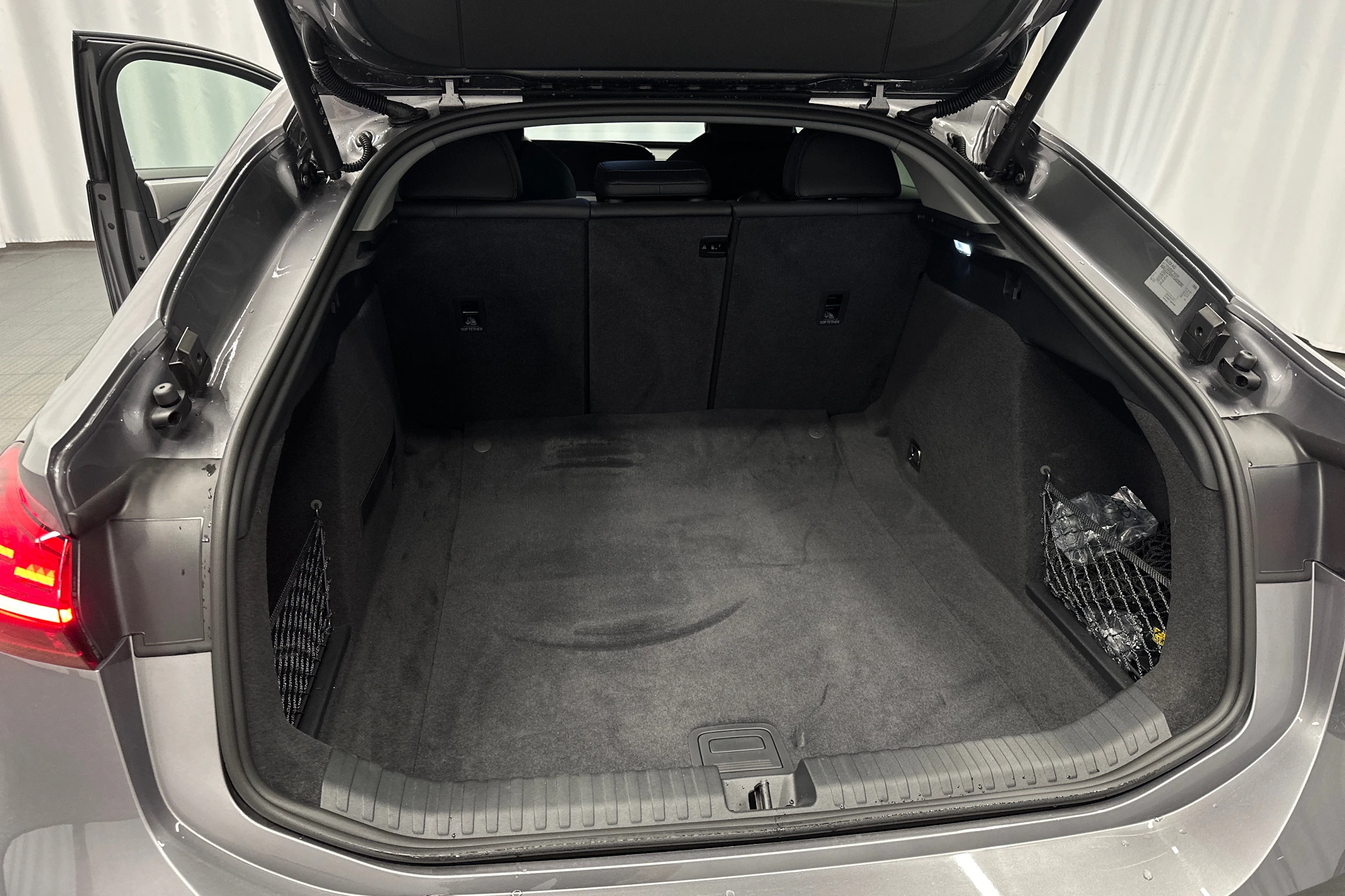 harmaa Audi A6 e-tron 2025 kuva 38.