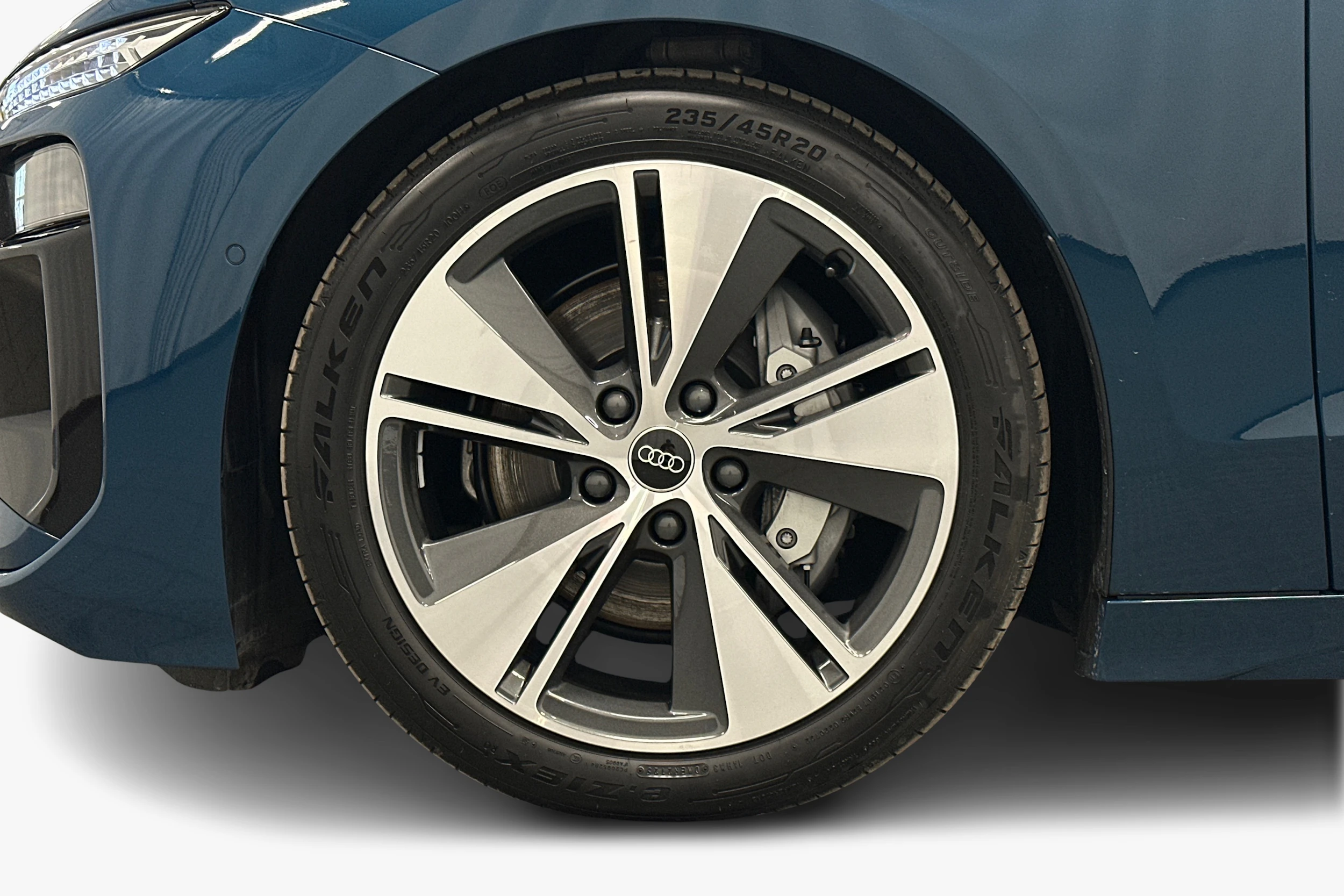 sininen Audi A6 e-tron 2025 kuva 9.