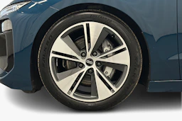 sininen Audi A6 e-tron 2025 kuva 9.