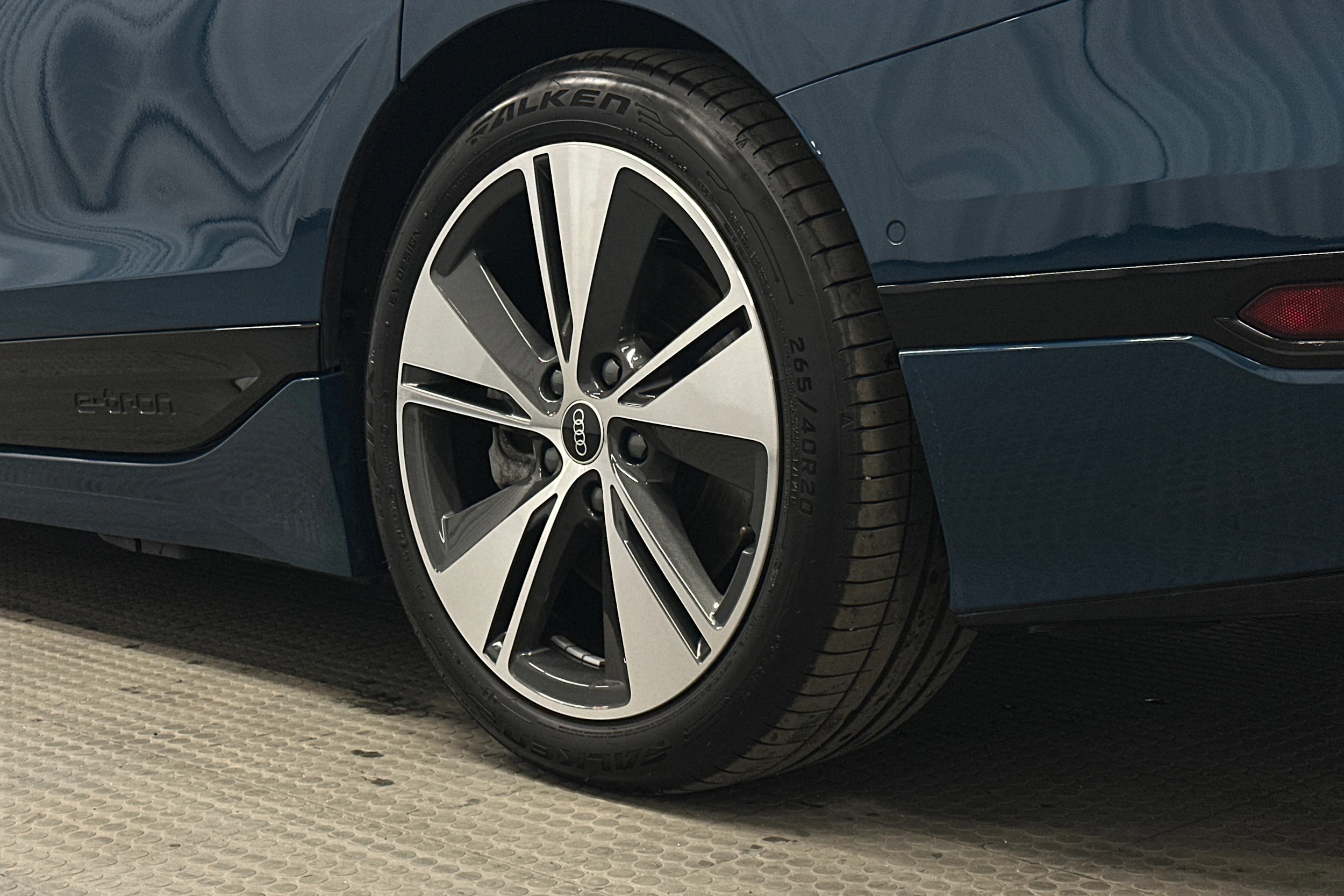 sininen Audi A6 e-tron 2025 kuva 10.