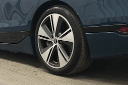 sininen Audi A6 e-tron 2025 kuva 10.