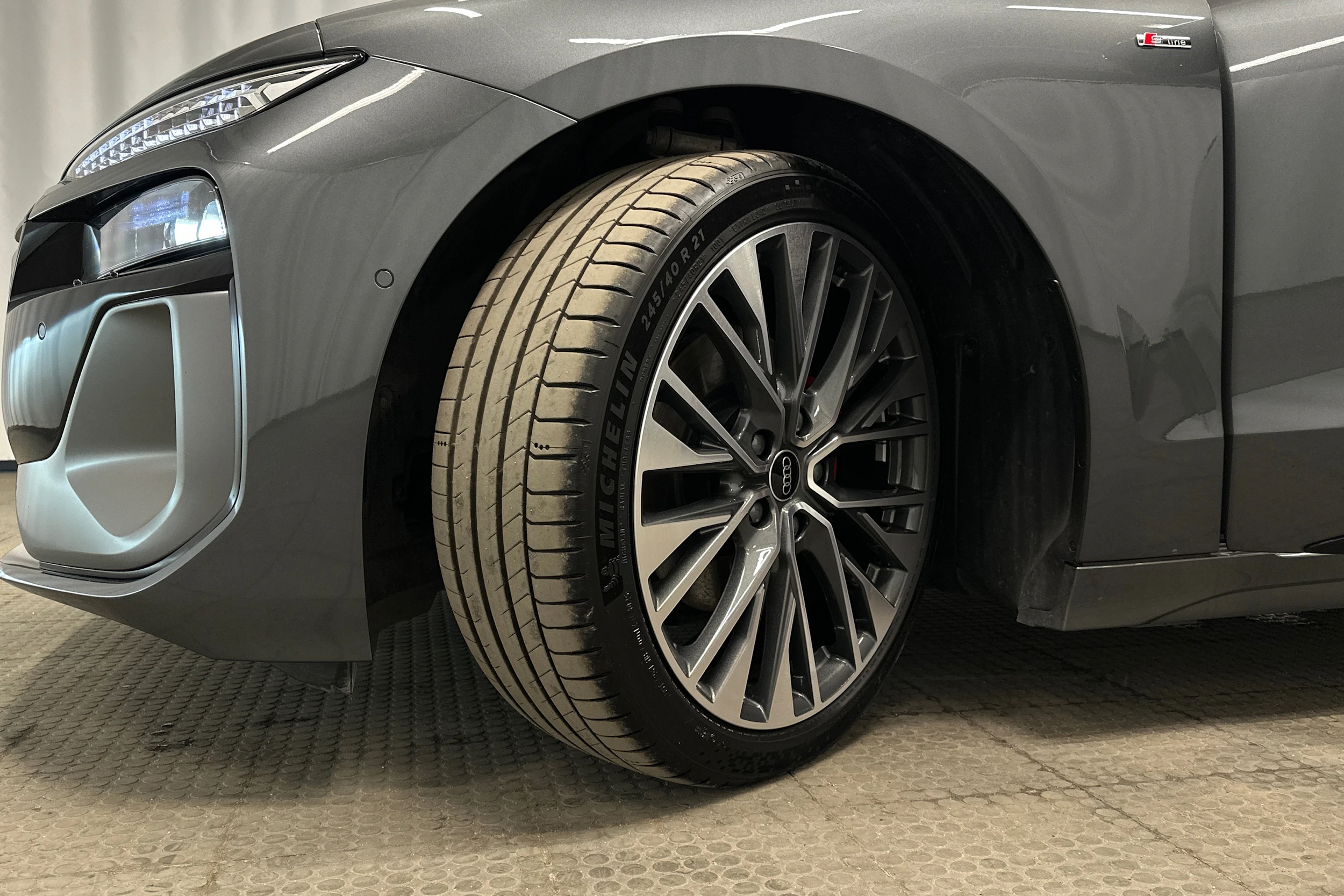 harmaa Audi A6 e-tron 2025 kuva 10.