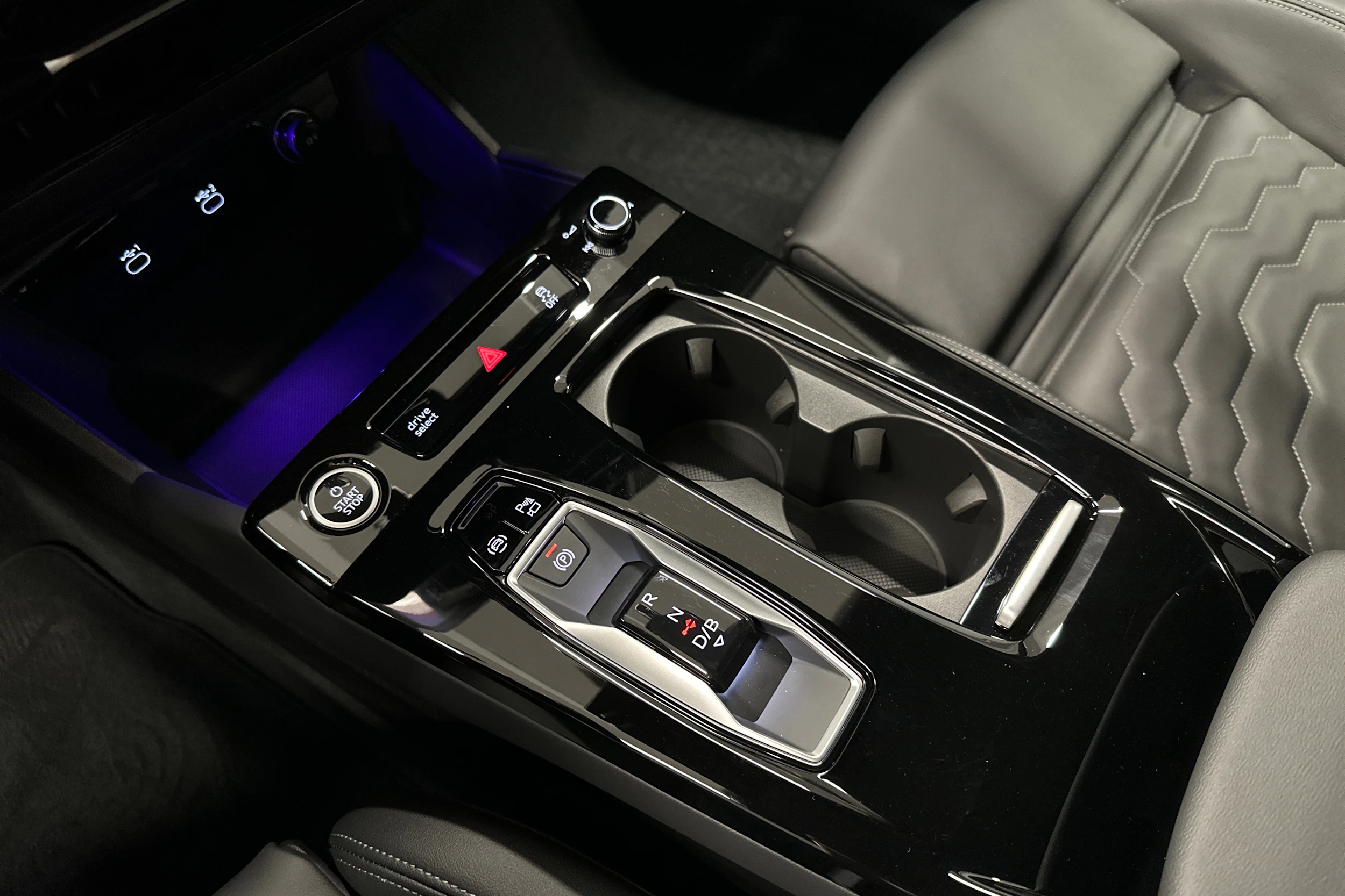 harmaa Audi A6 e-tron 2025 kuva 33.