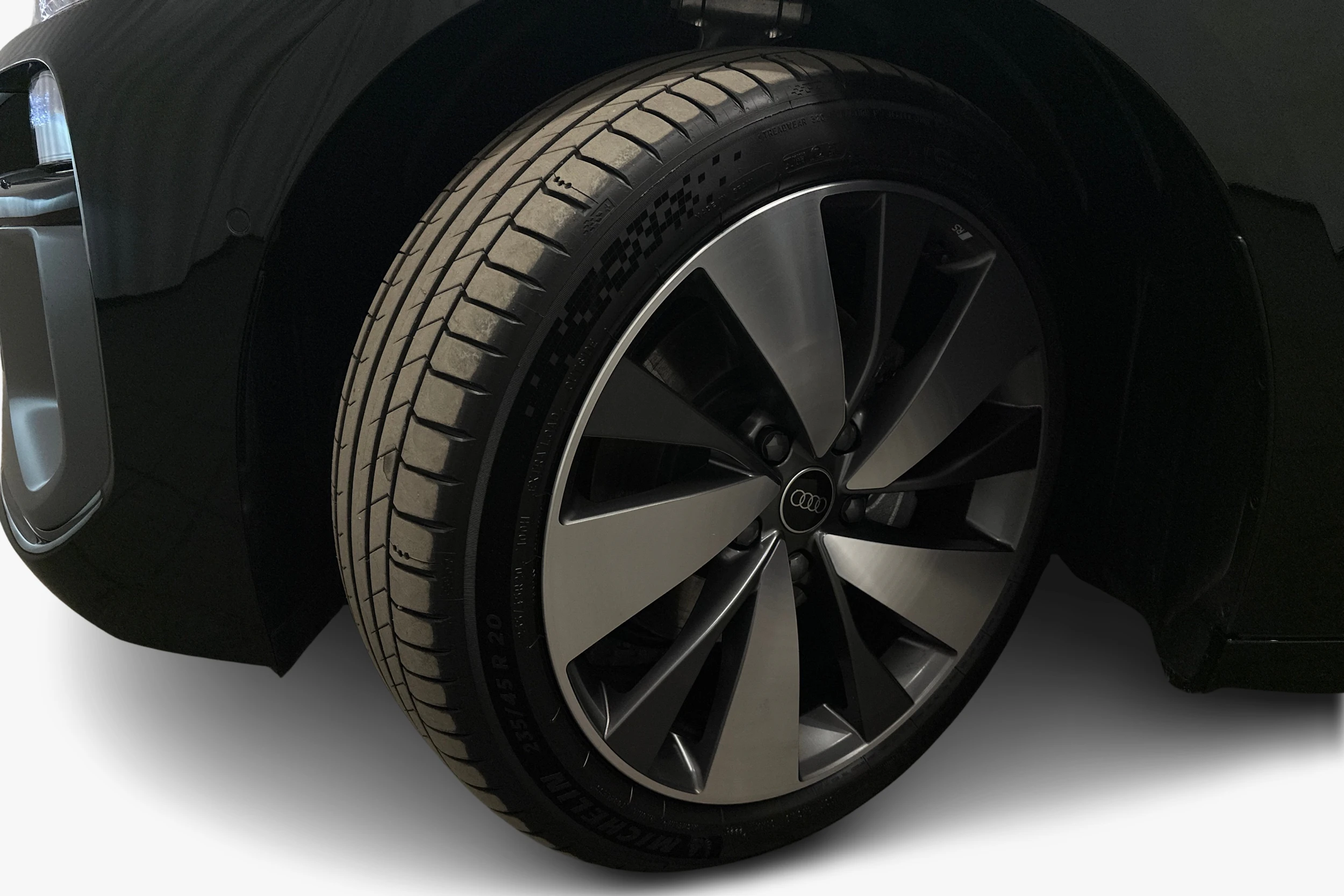musta Audi A6 e-tron 2025 kuva 9.