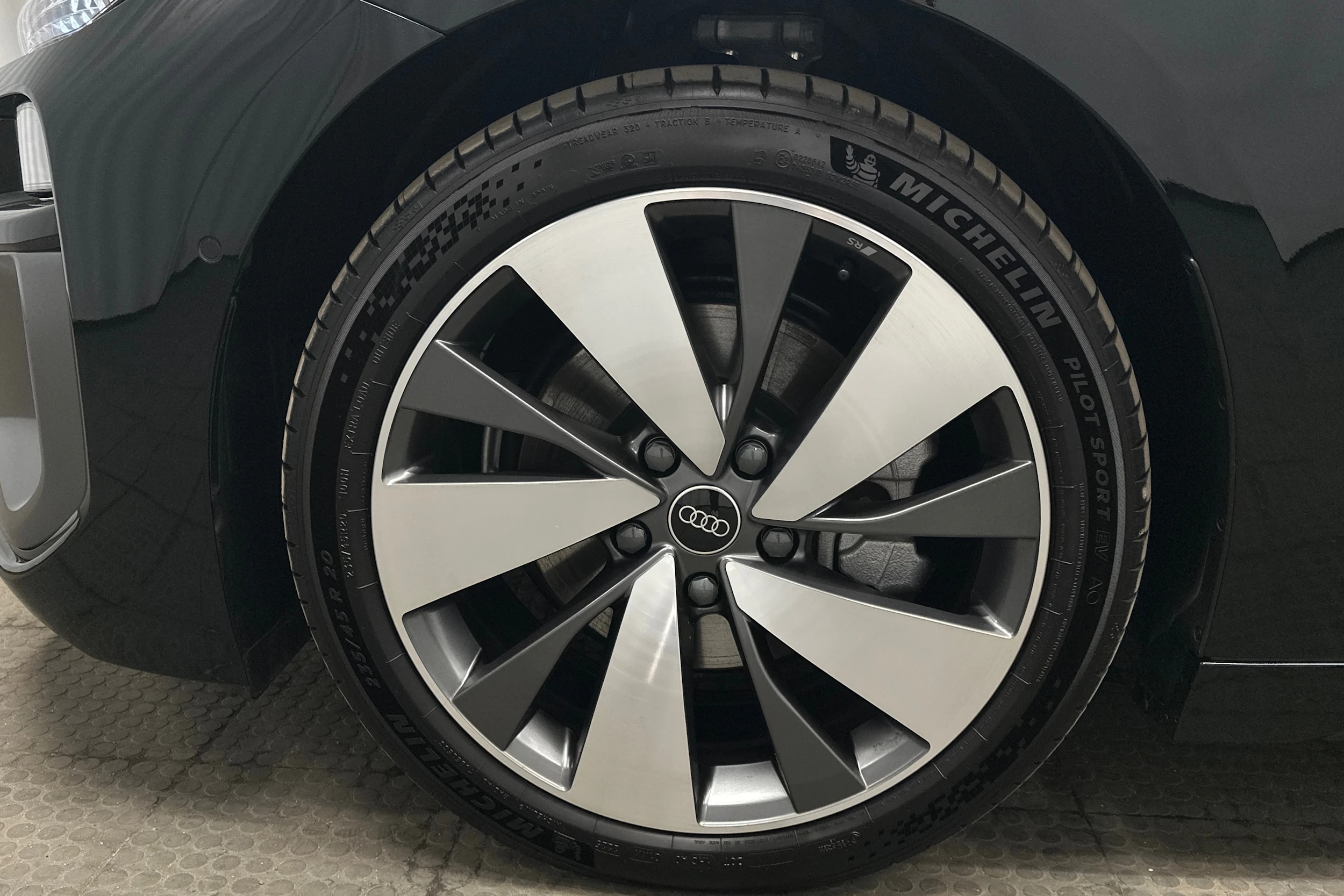 musta Audi A6 e-tron 2025 kuva 10.