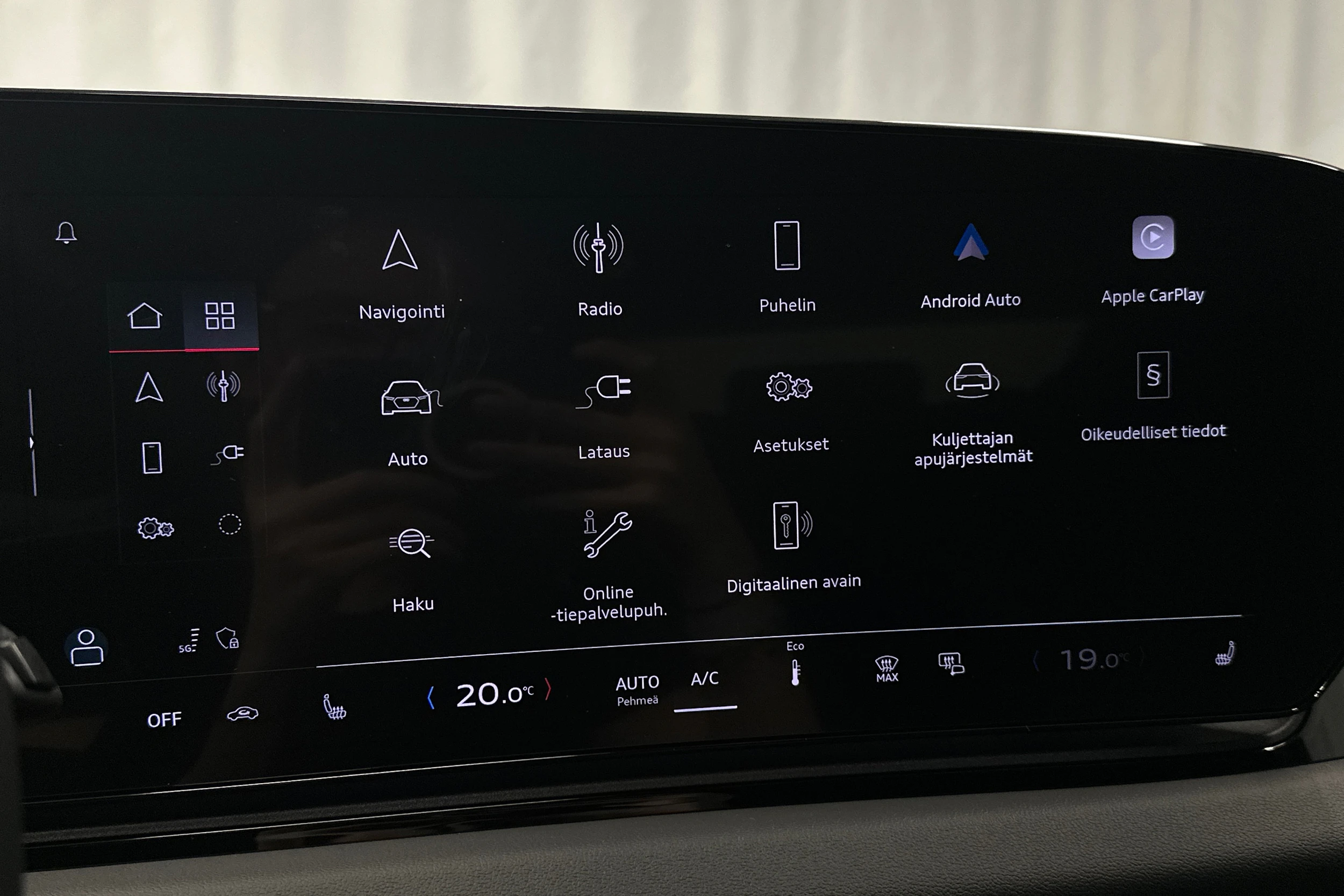 musta Audi A6 e-tron 2025 kuva 16.