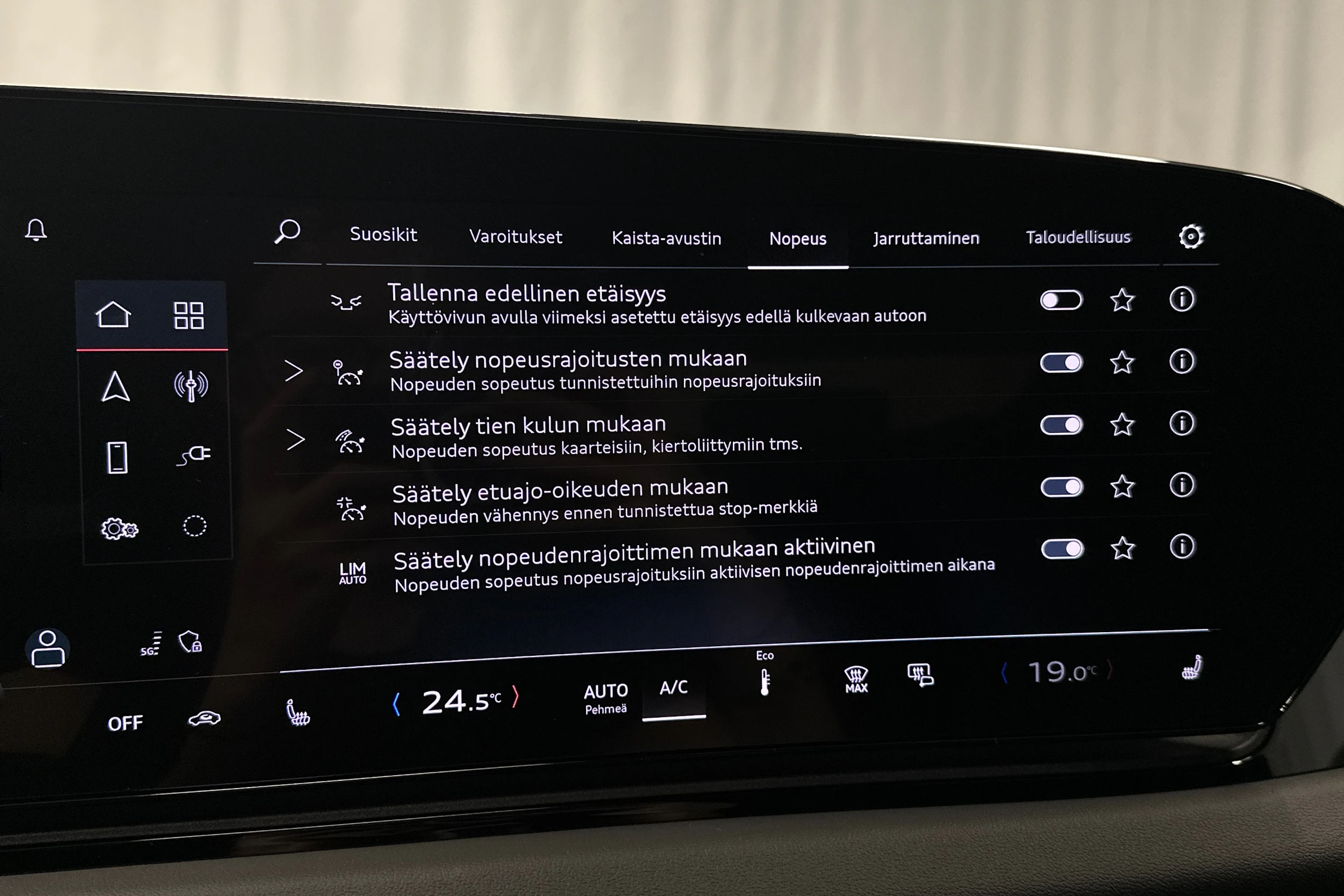 musta Audi A6 e-tron 2025 kuva 26.