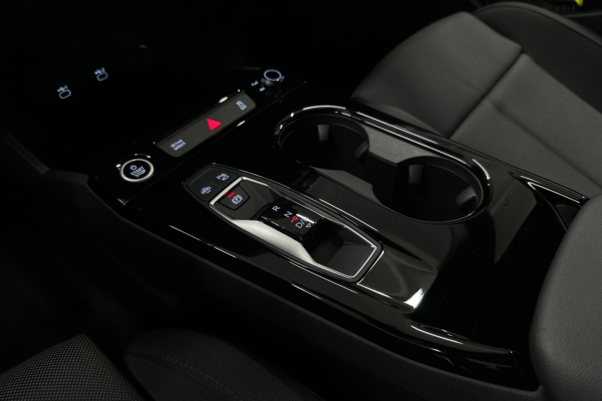 musta Audi A6 e-tron 2025 kuva 33.