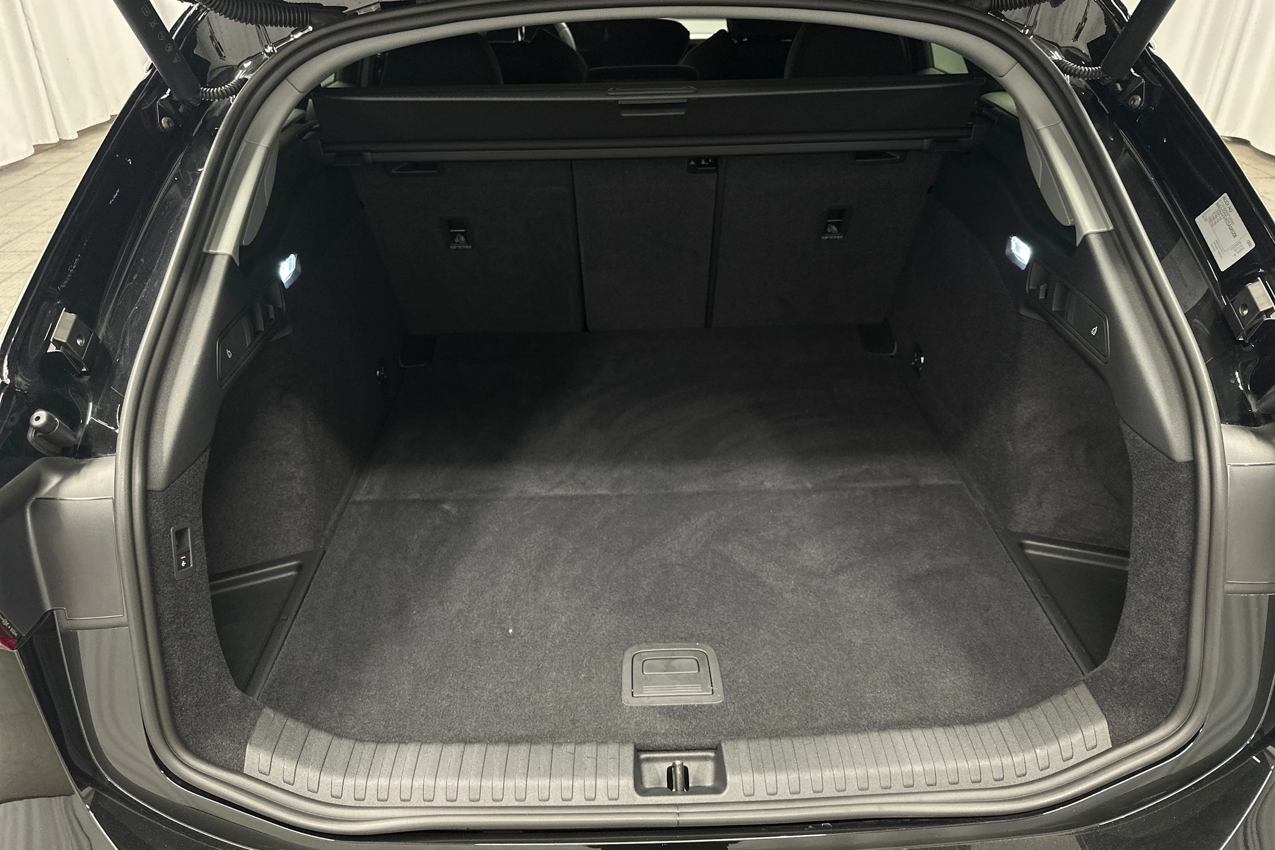 musta Audi A6 e-tron 2025 kuva 34.