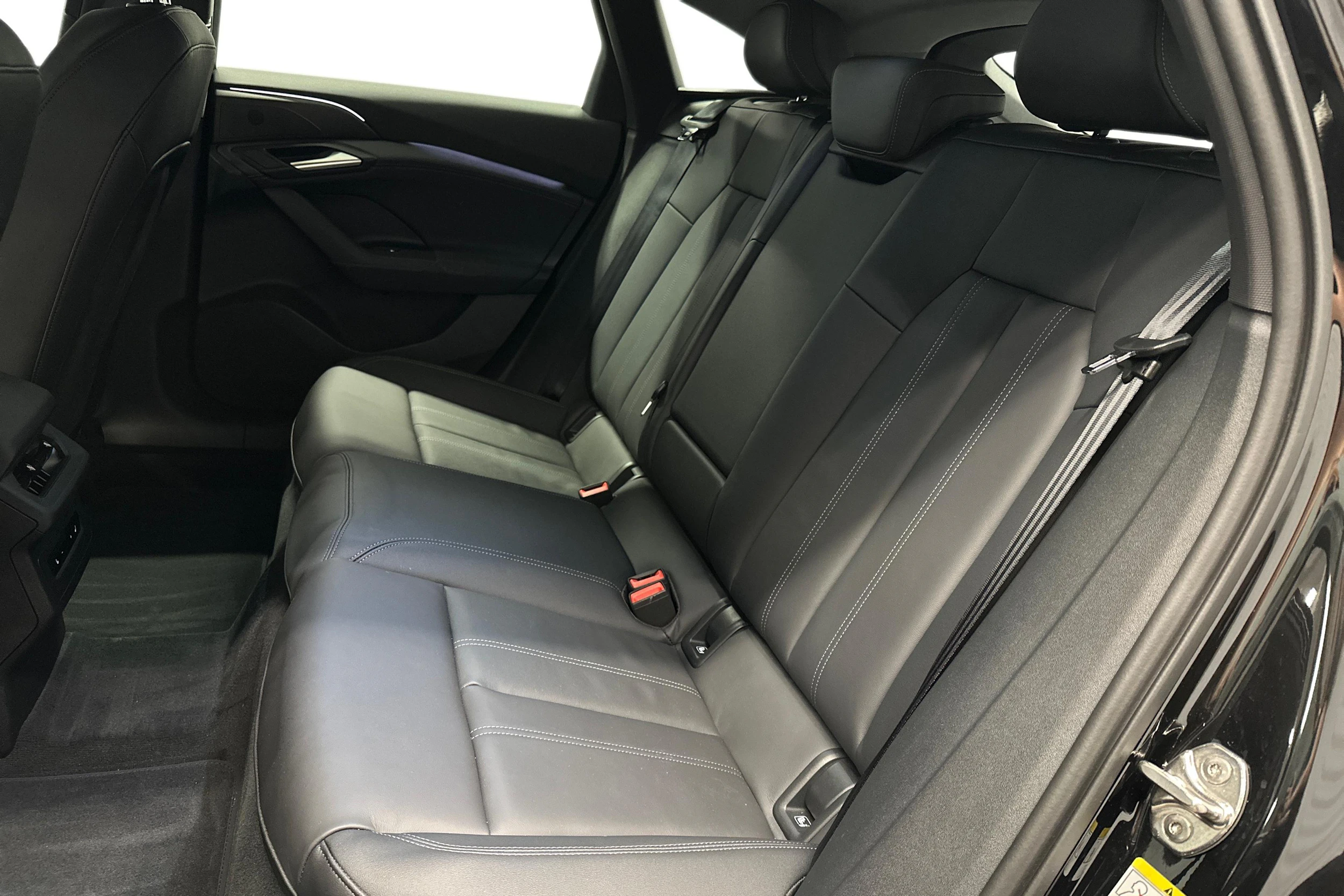 musta Audi A6 e-tron 2025 kuva 8.