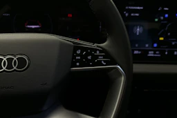 musta Audi A6 e-tron 2025 kuva 12.