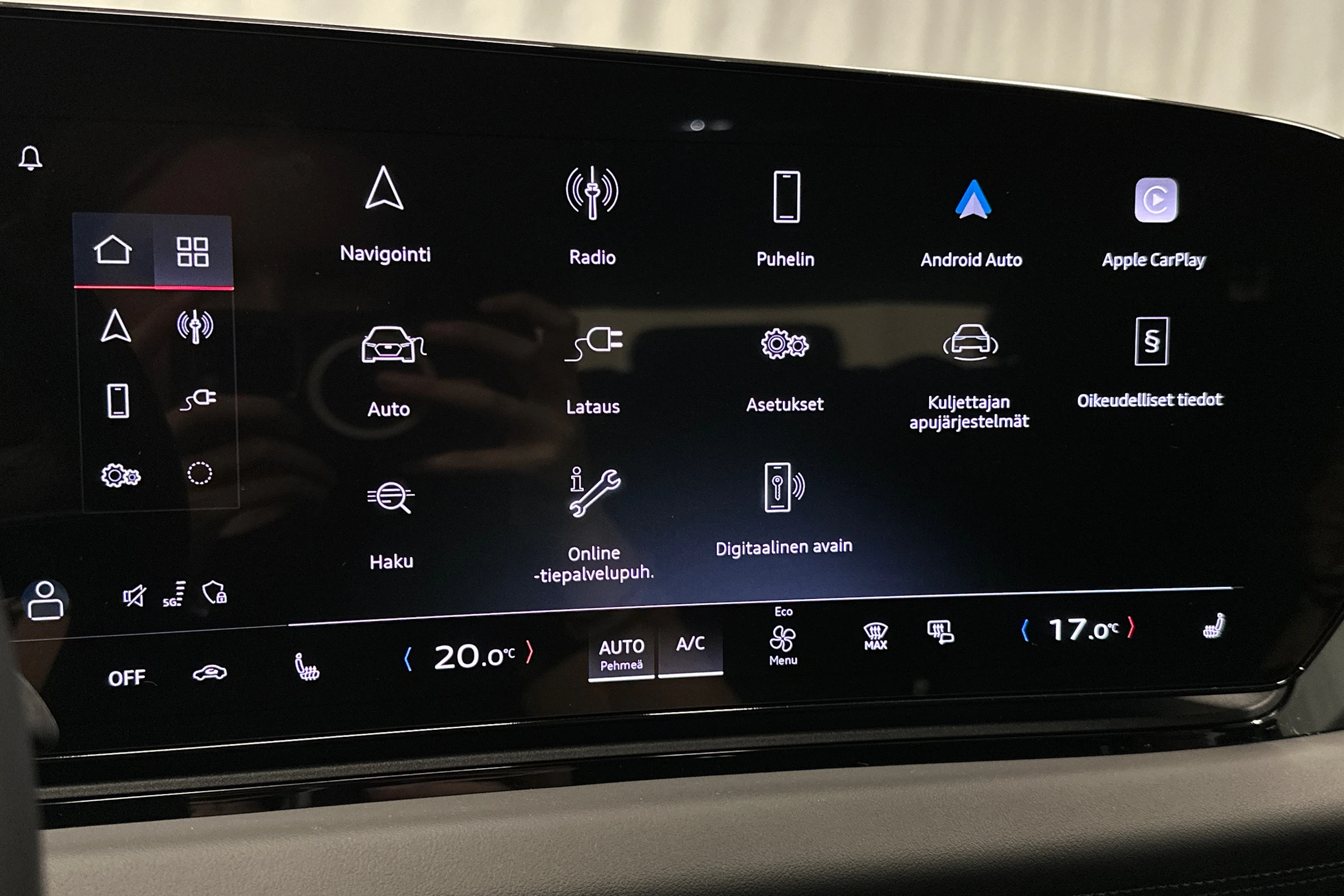 musta Audi A6 e-tron 2025 kuva 16.