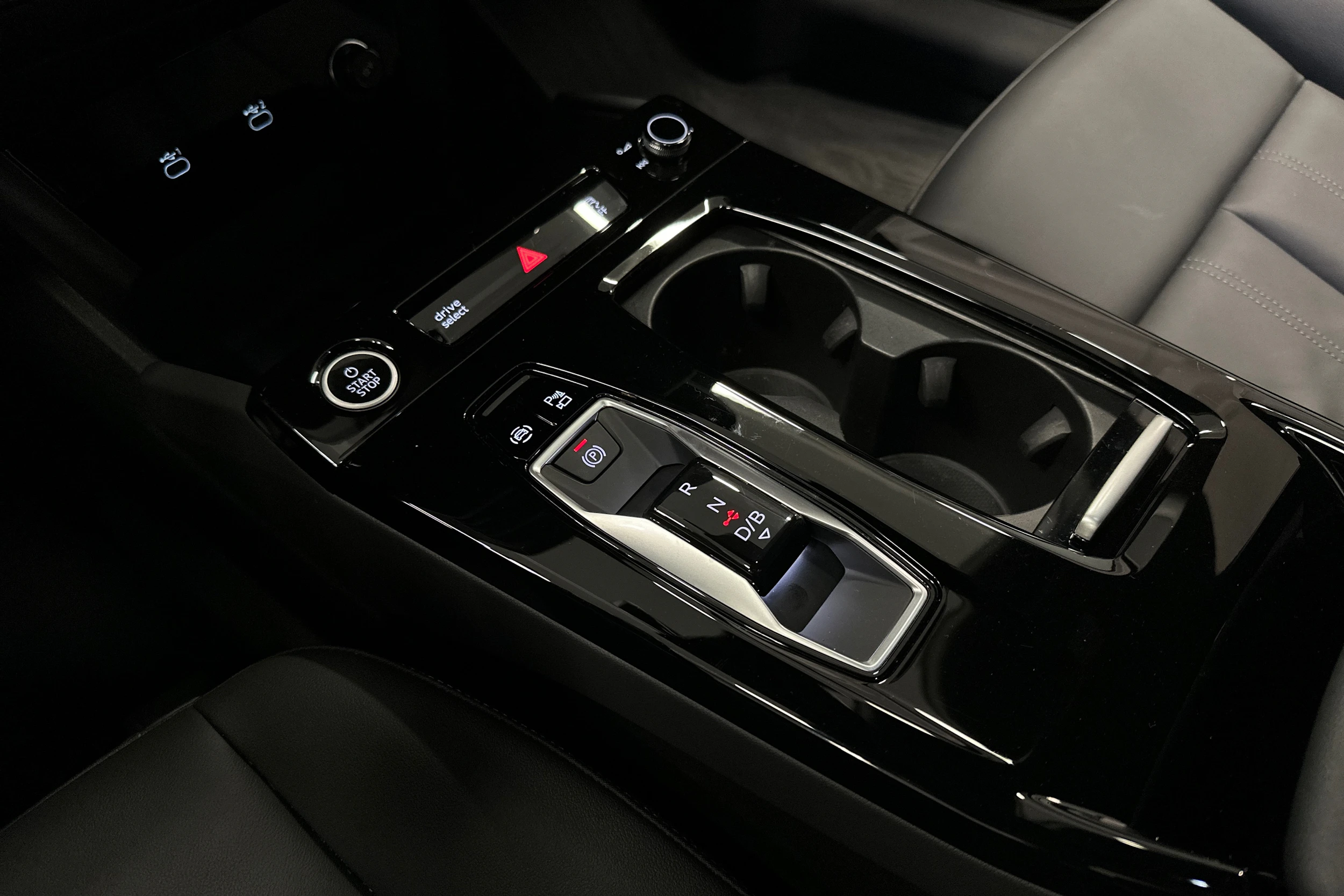 musta Audi A6 e-tron 2025 kuva 32.