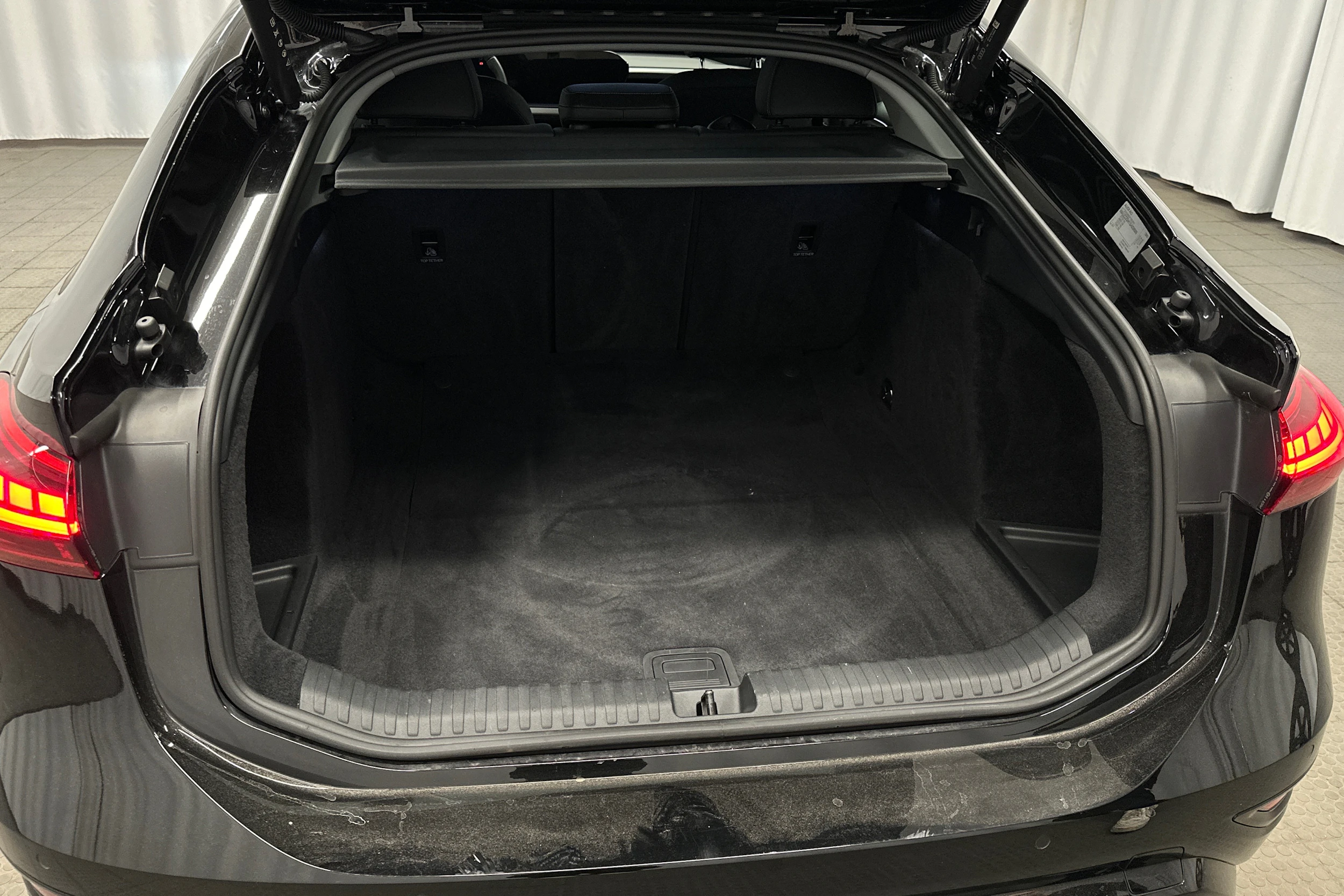musta Audi A6 e-tron 2025 kuva 34.