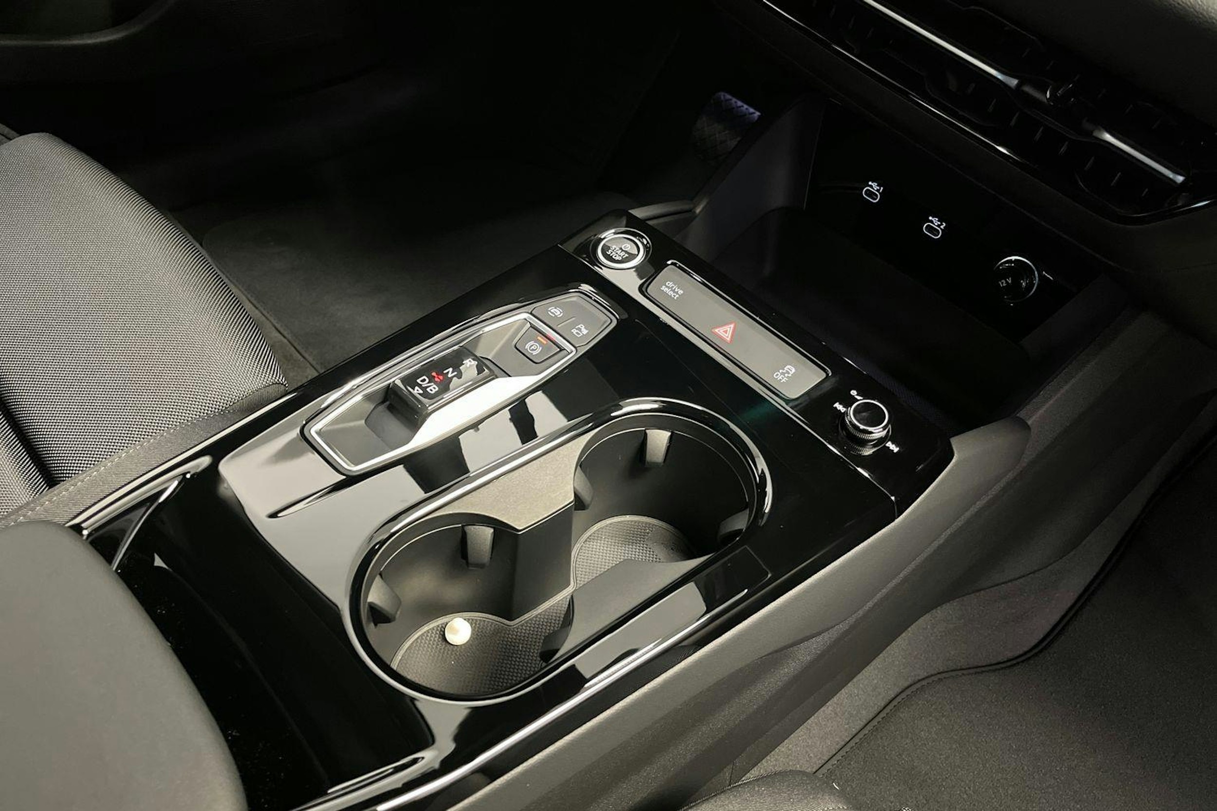 malpello sininen Audi A6 e-tron 2025 kuva 9.