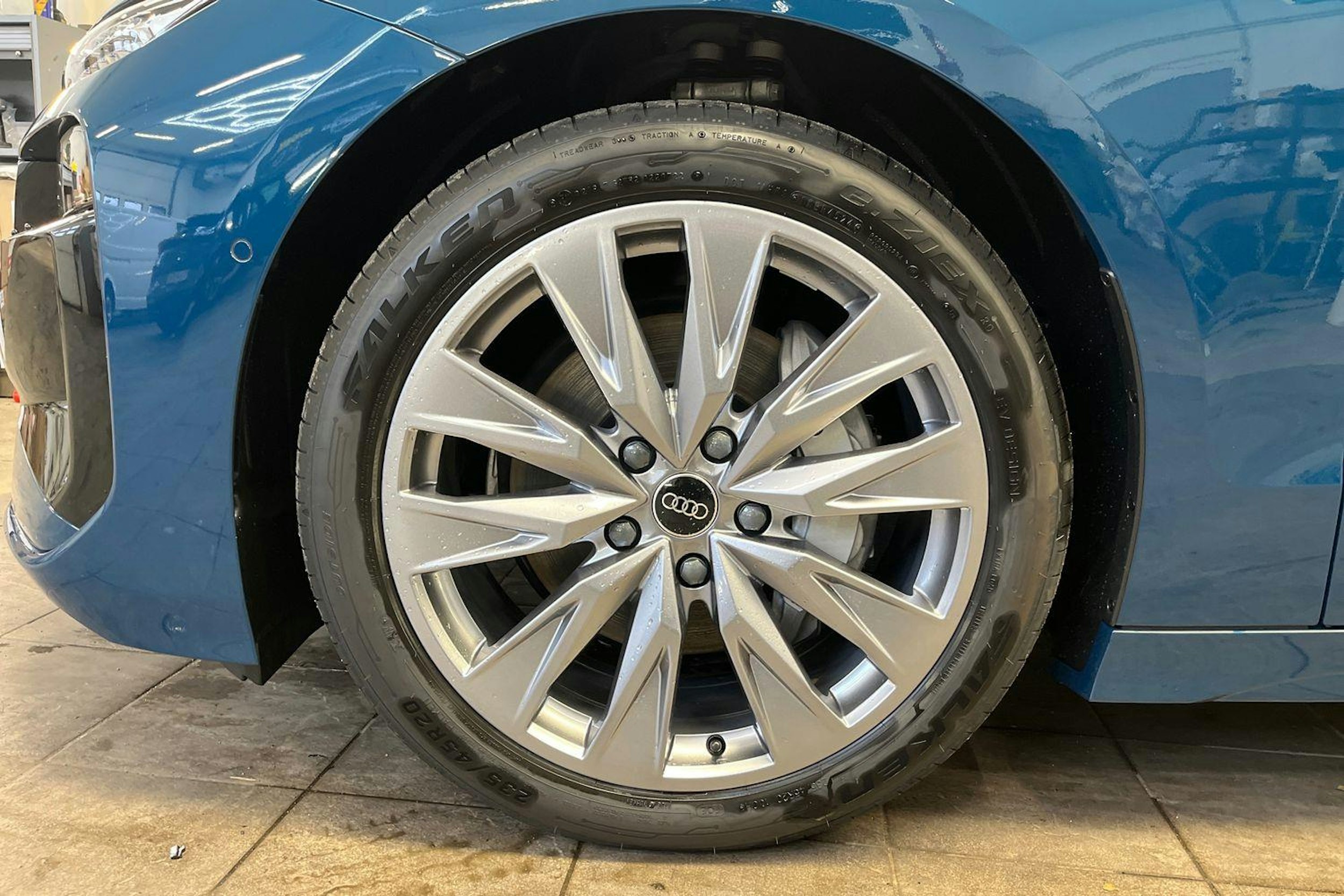 malpello sininen Audi A6 e-tron 2025 kuva 14.