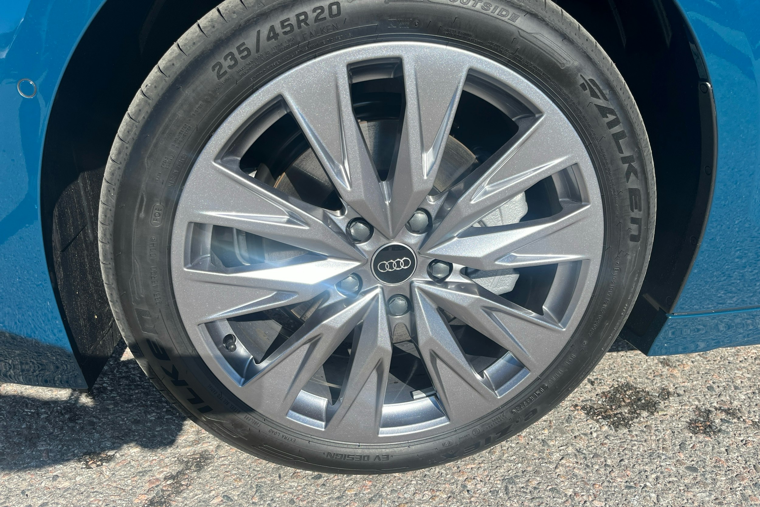 sininen Audi A6 e-tron 2025 kuva 9.