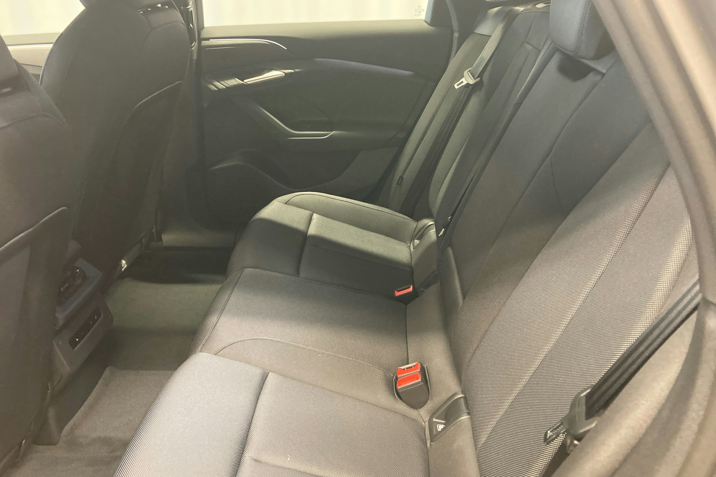 Harmaa Audi A6 e-tron 2025 kuva 8.