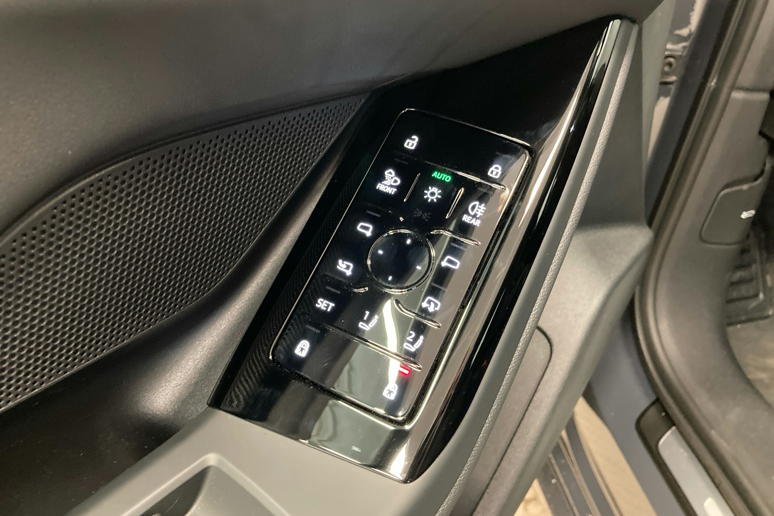 Harmaa Audi A6 e-tron 2025 kuva 11.