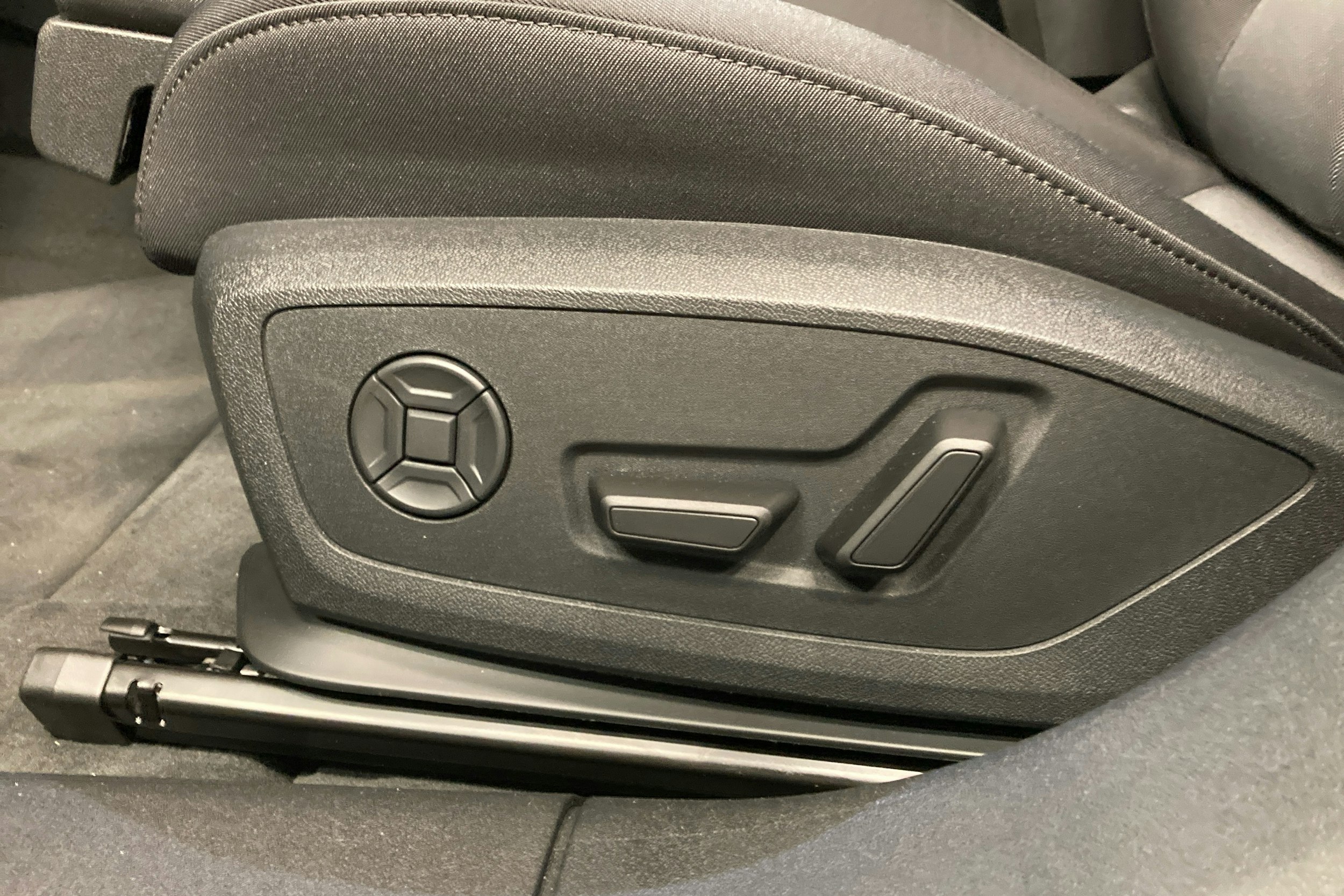 Harmaa Audi A6 e-tron 2025 kuva 12.