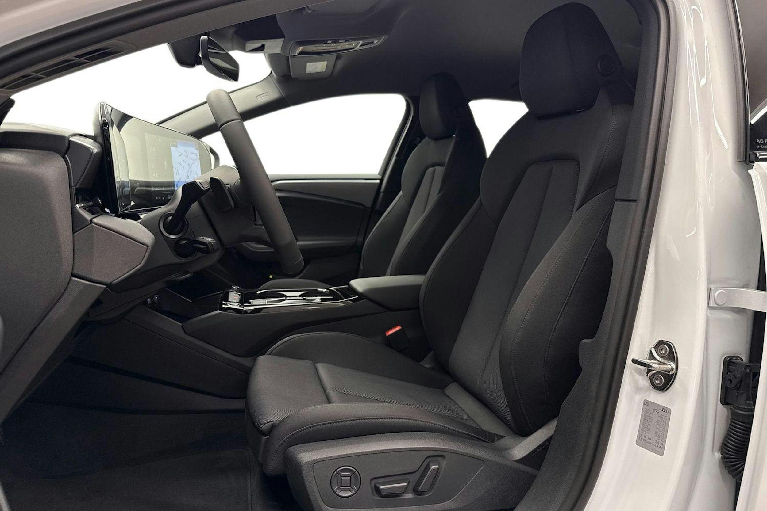 met. valkoinen Audi A6 e-tron 2025 kuva 8.