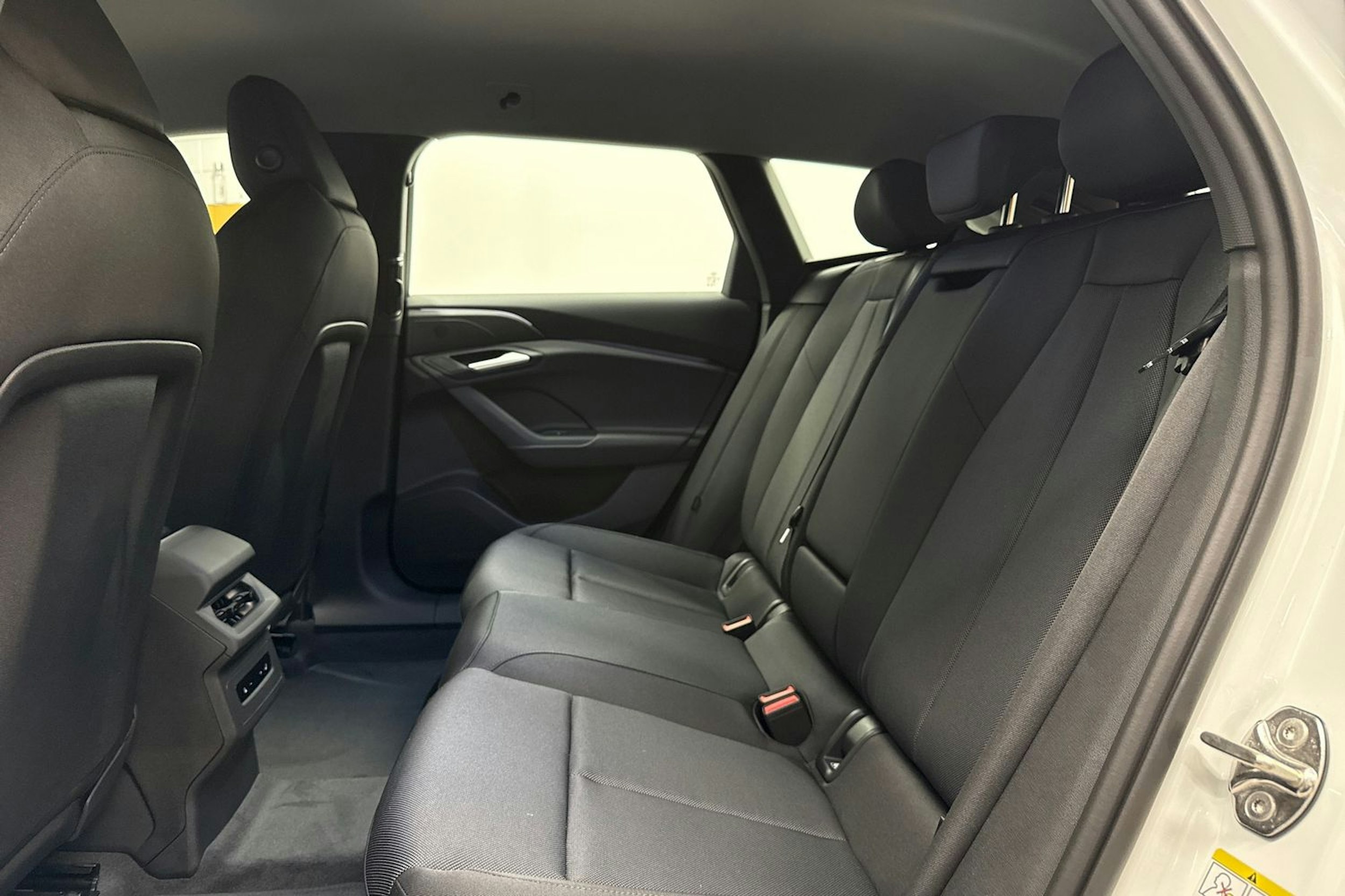 met. valkoinen Audi A6 e-tron 2025 kuva 12.