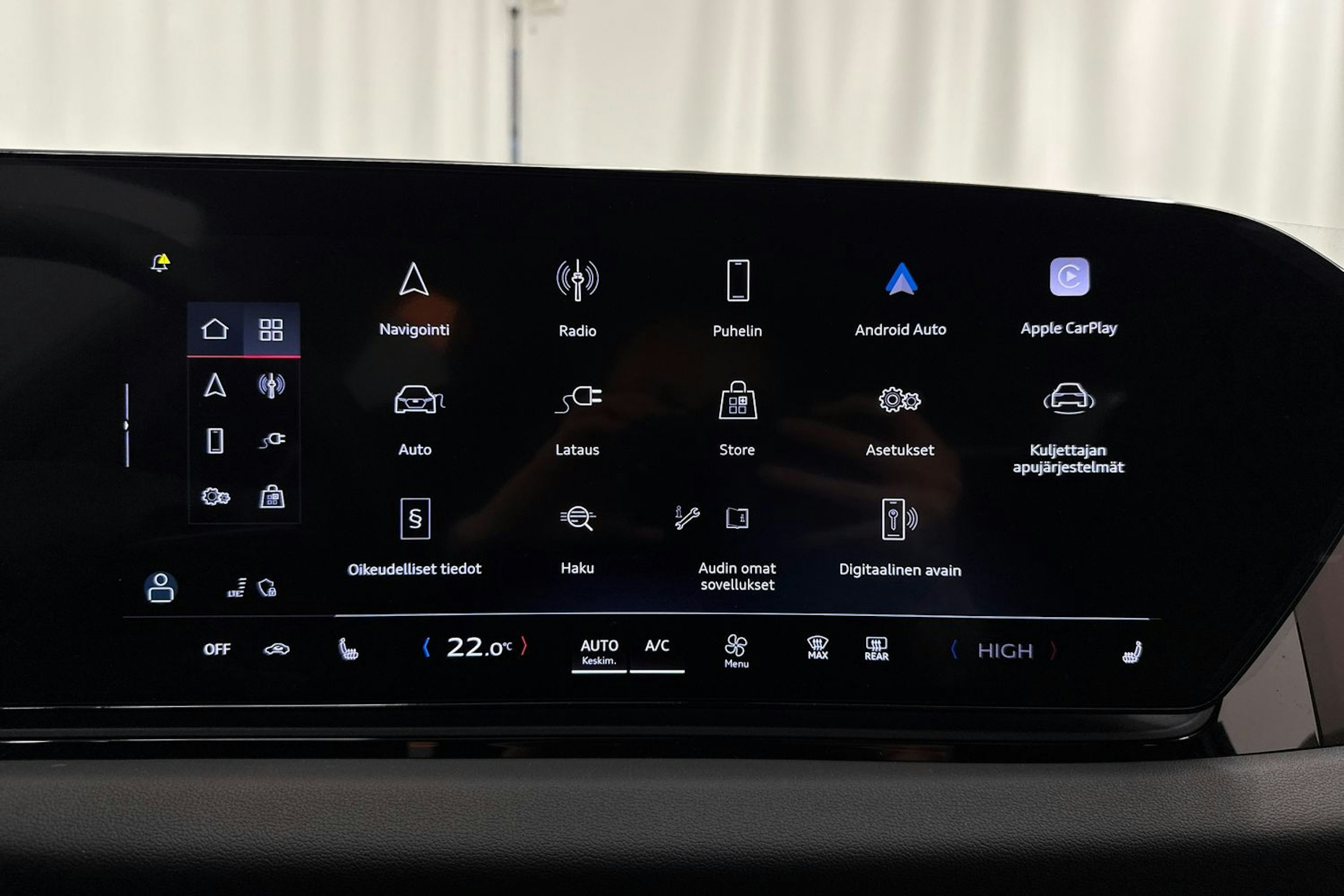 met. valkoinen Audi A6 e-tron 2025 kuva 24.