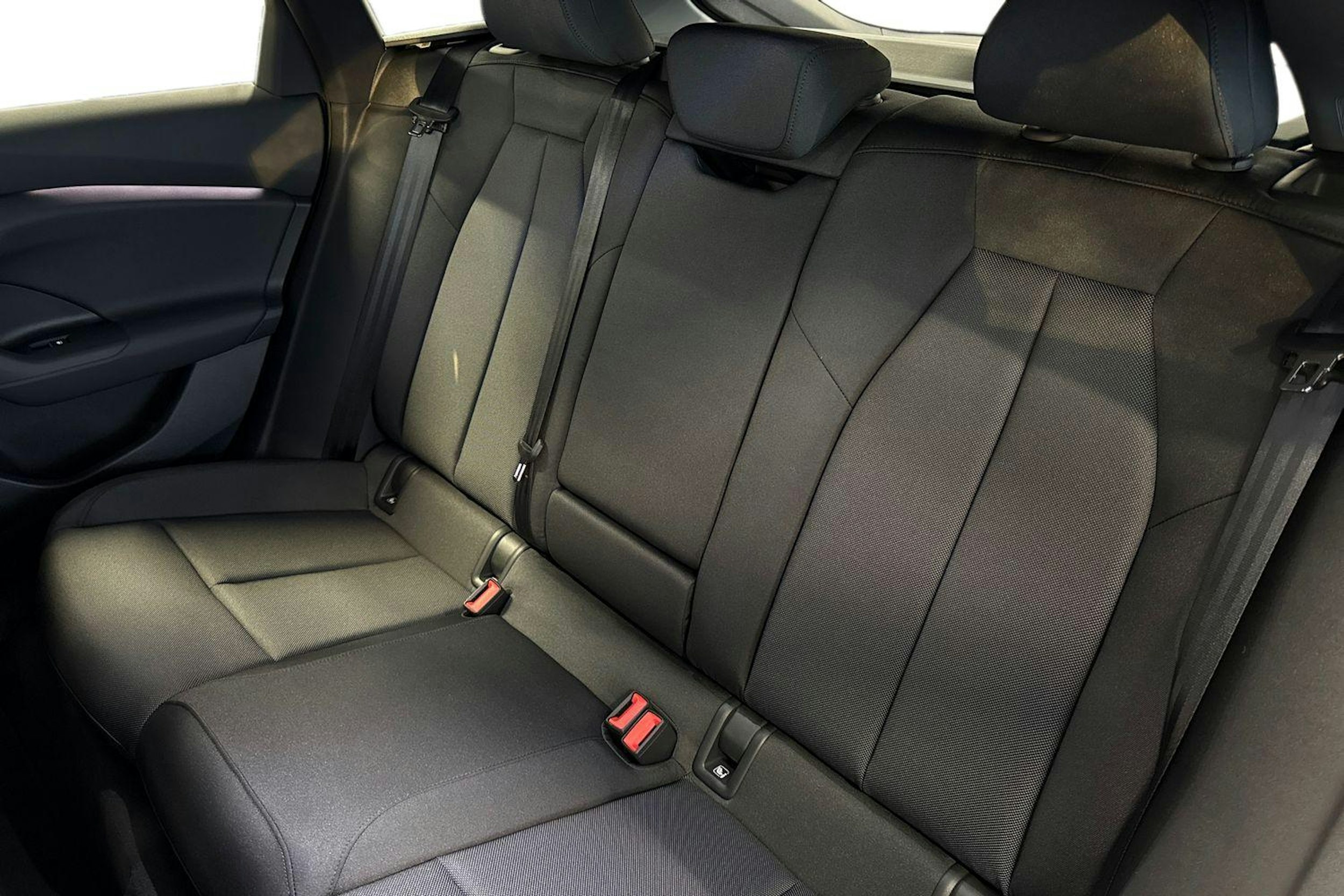 met. musta Audi A6 e-tron 2025 kuva 8.