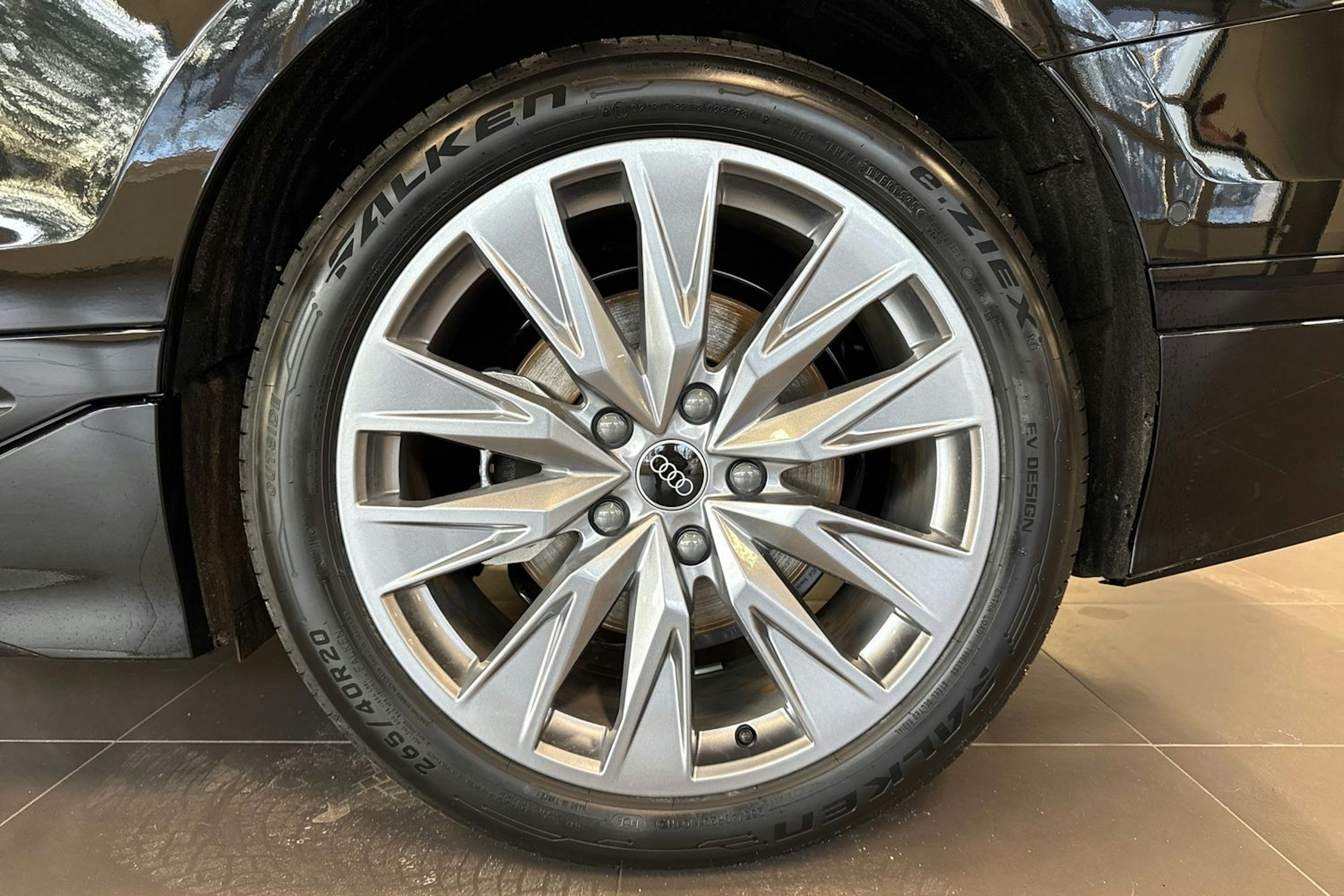 met. musta Audi A6 e-tron 2025 kuva 10.