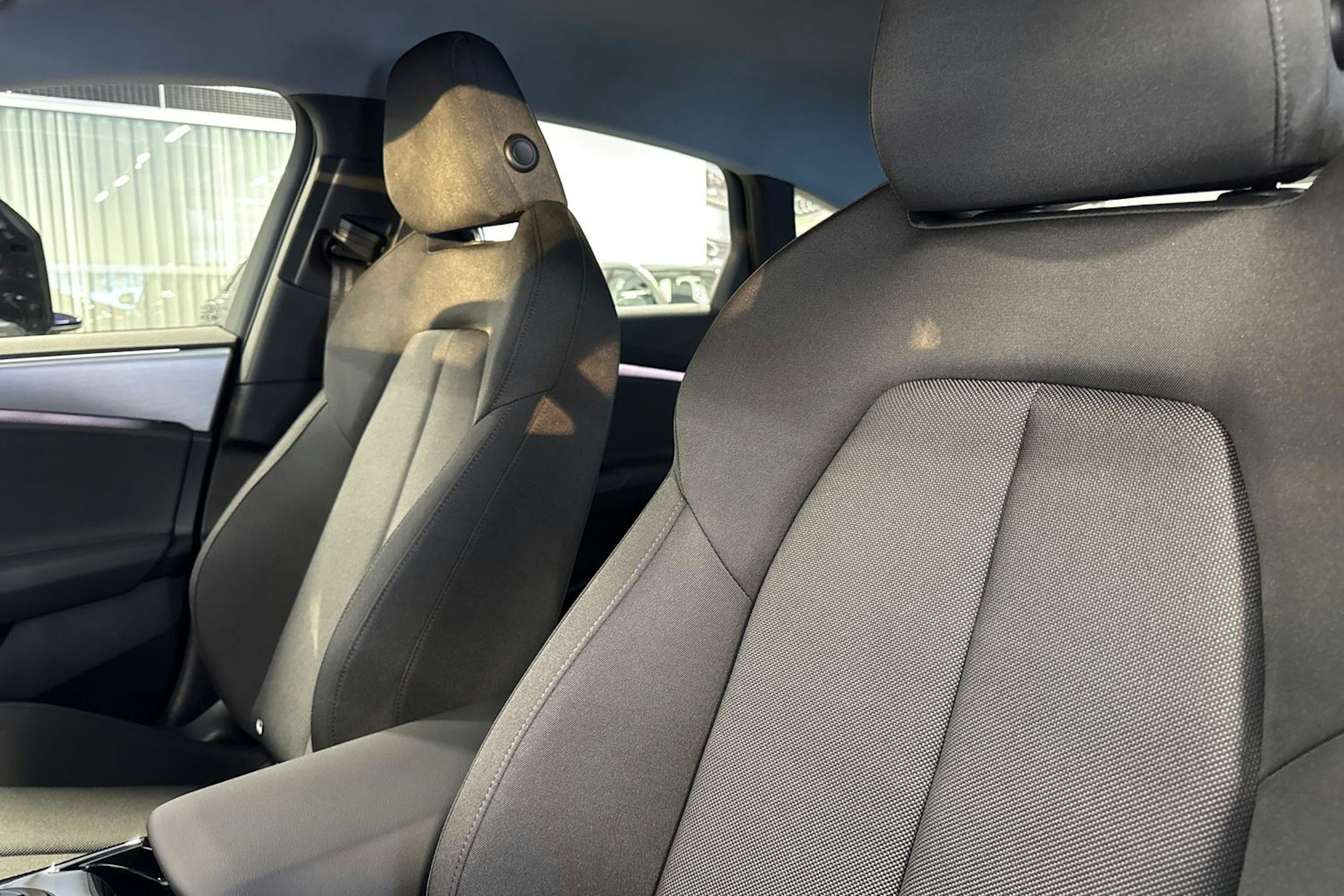 met. musta Audi A6 e-tron 2025 kuva 13.