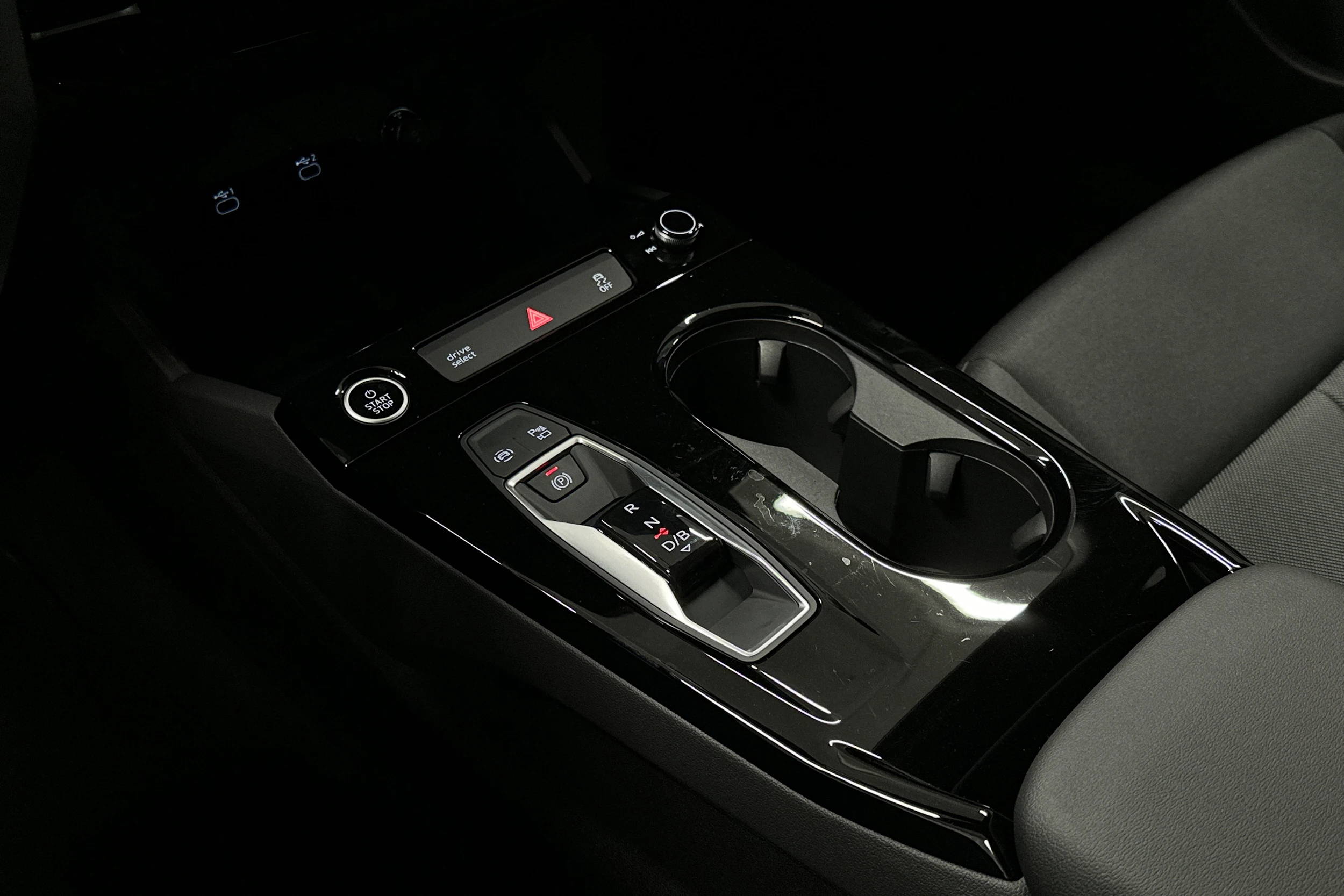 harmaa Audi A6 e-tron 2025 kuva 25.