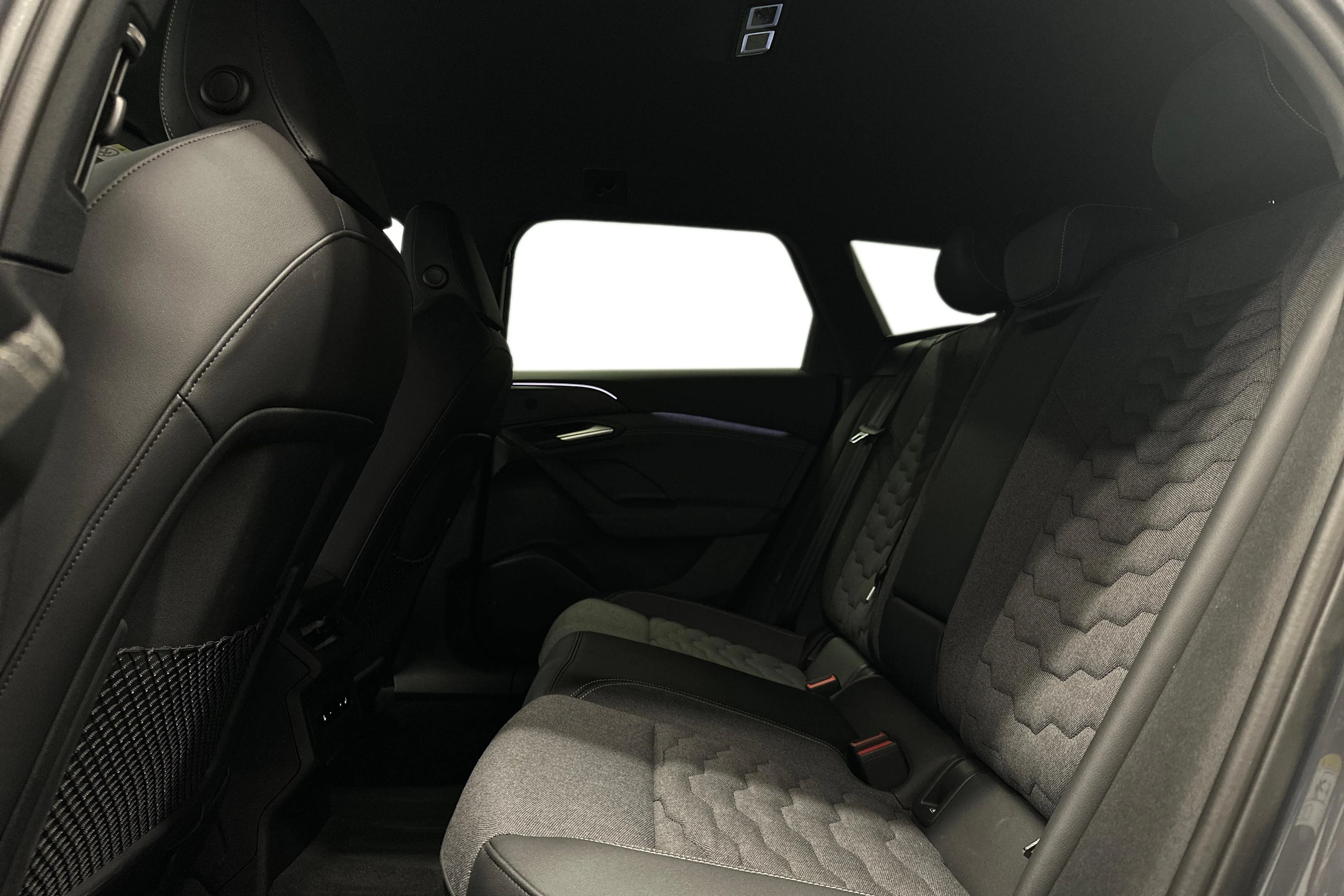 harmaa Audi A6 e-tron 2025 kuva 8.