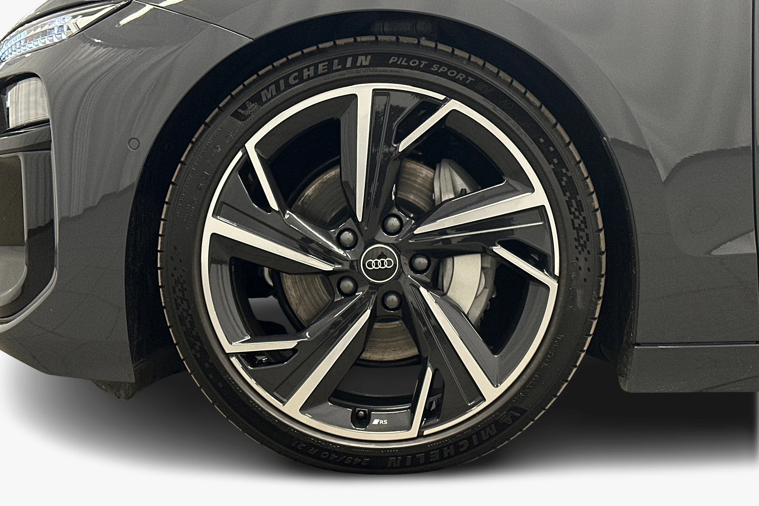 harmaa Audi A6 e-tron 2025 kuva 9.
