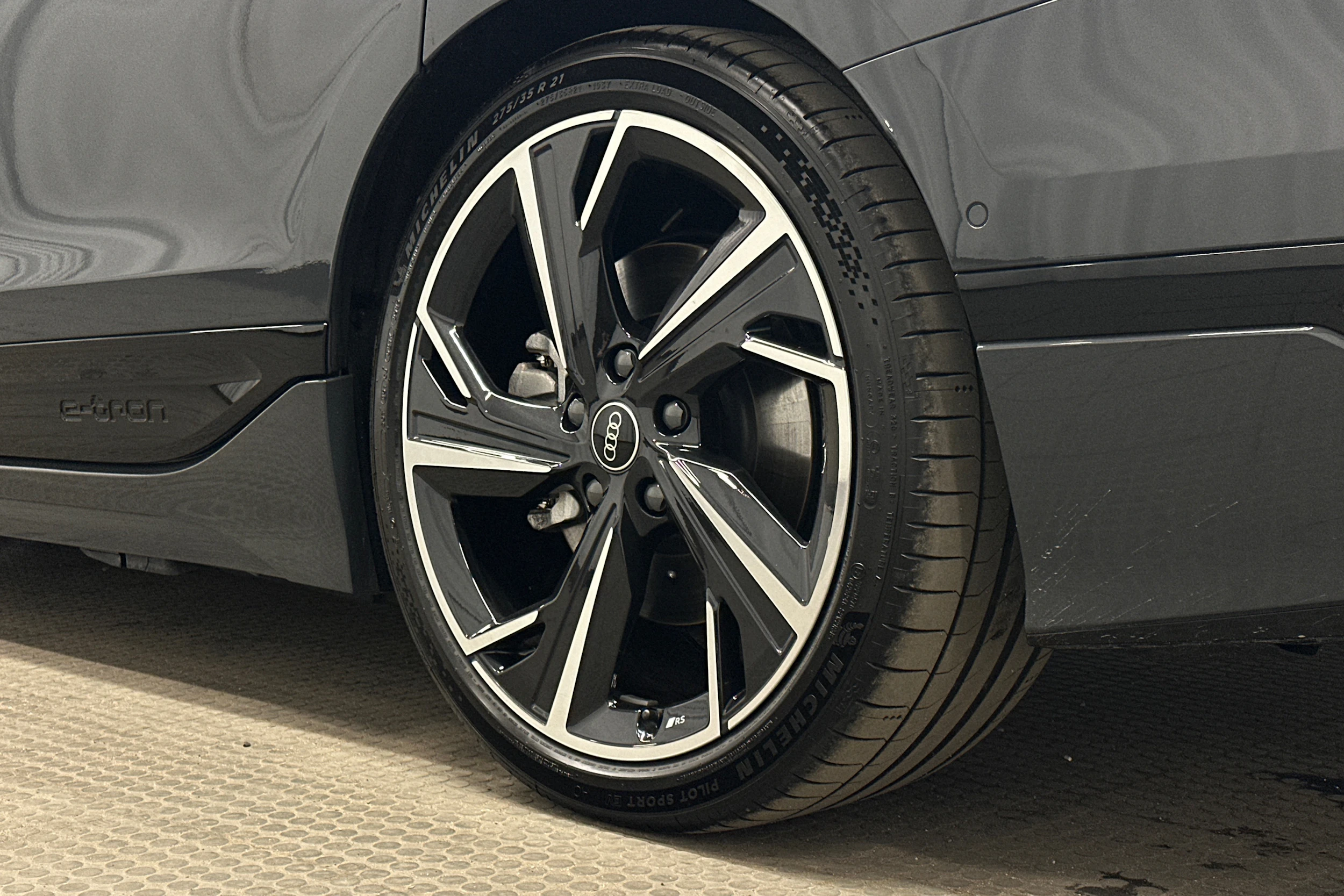 harmaa Audi A6 e-tron 2025 kuva 10.