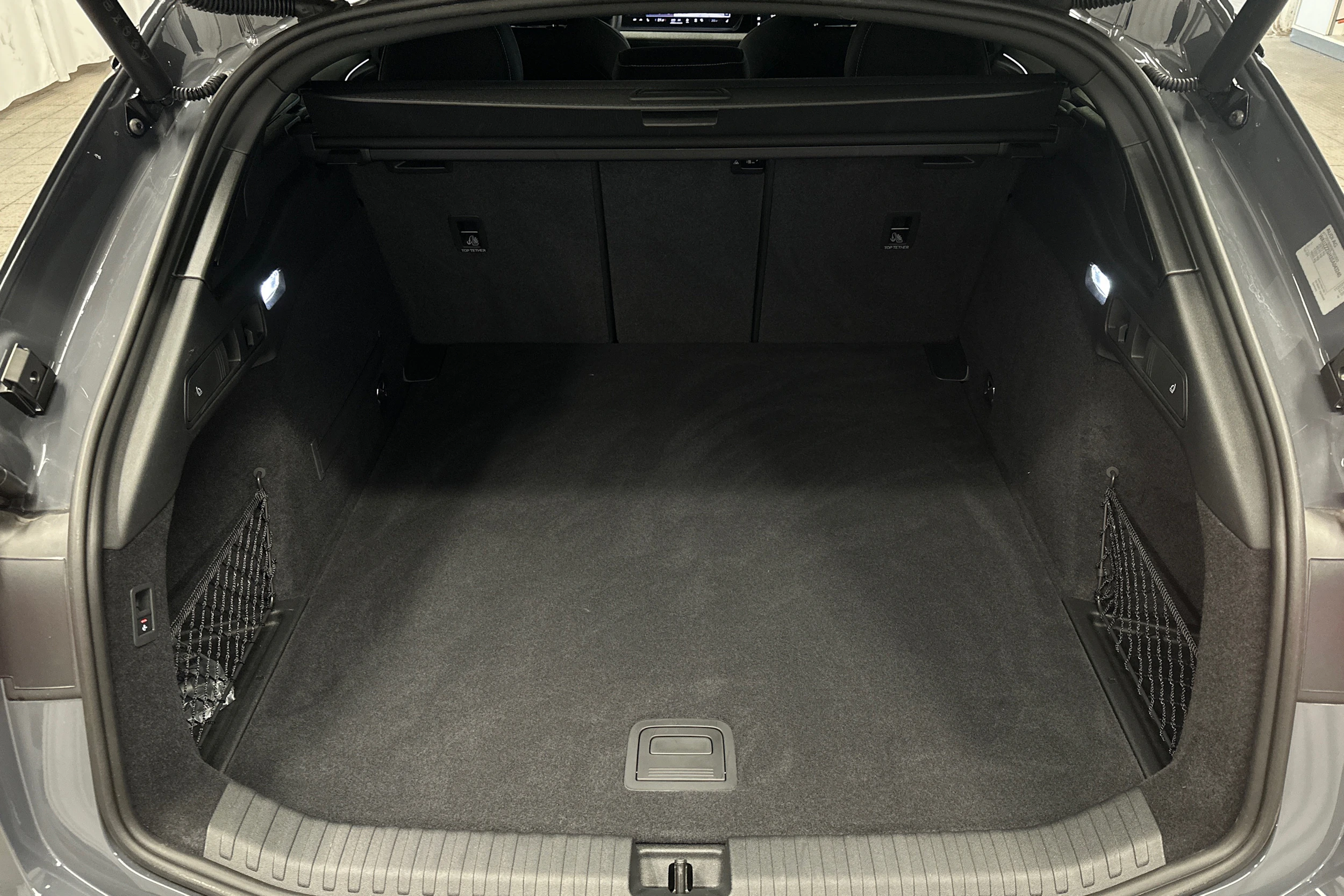 harmaa Audi A6 e-tron 2025 kuva 11.