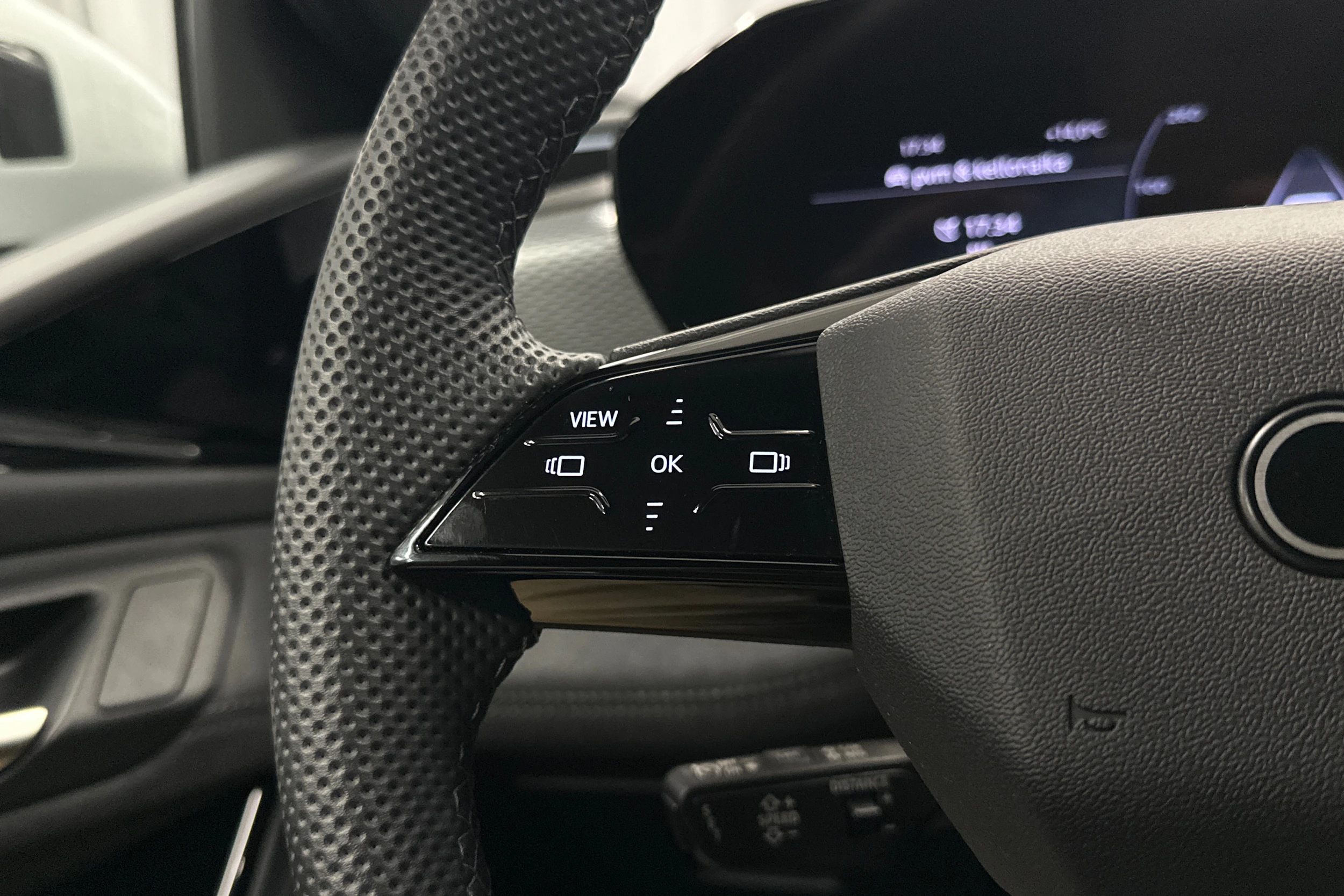 valkoinen Audi A6 e-tron 2025 kuva 11.