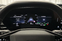 valkoinen Audi A6 e-tron 2025 kuva 13.