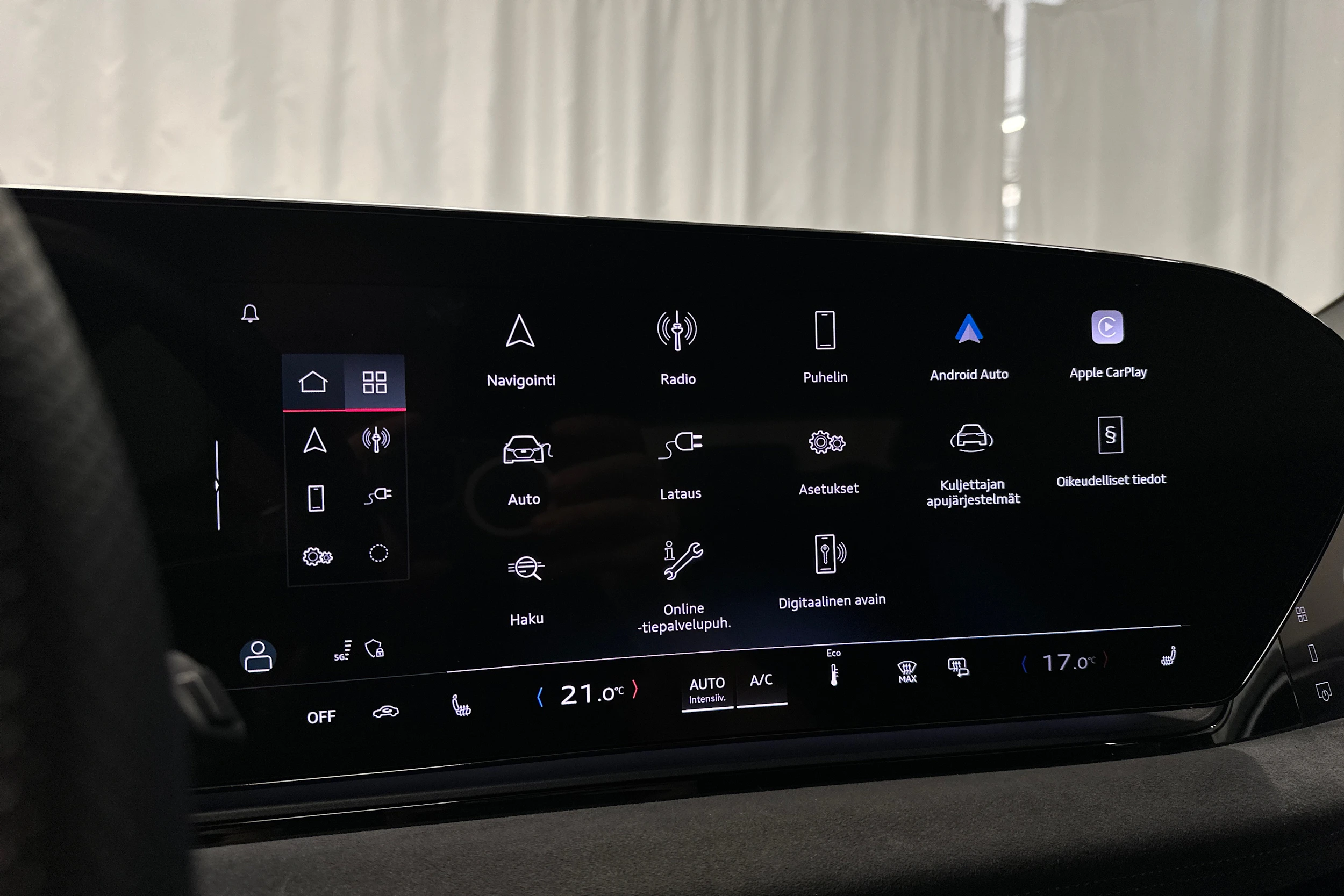 valkoinen Audi A6 e-tron 2025 kuva 16.