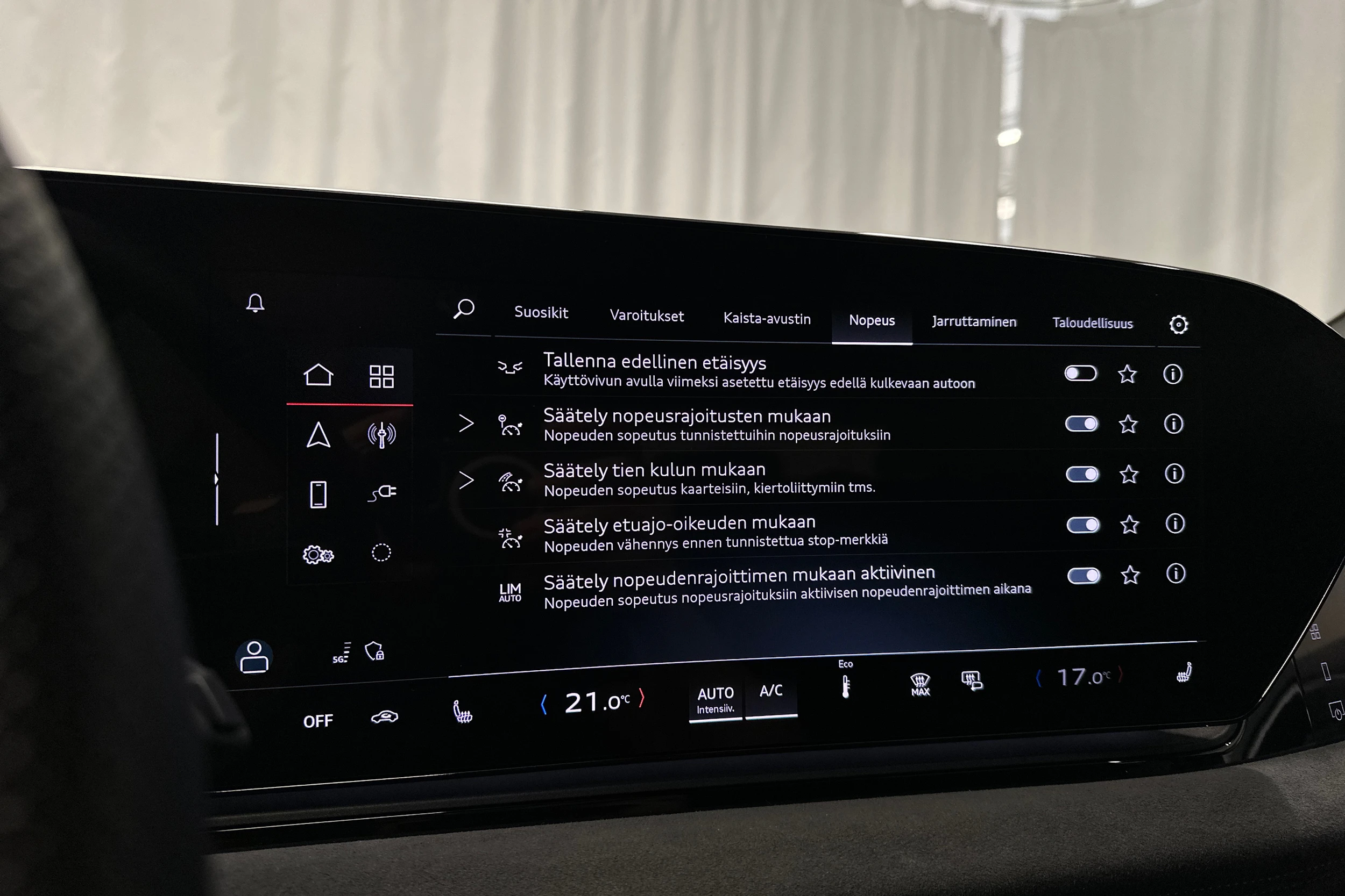 valkoinen Audi A6 e-tron 2025 kuva 21.