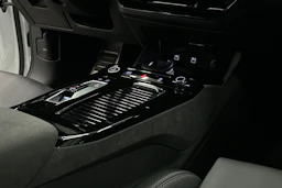 valkoinen Audi A6 e-tron 2025 kuva 25.