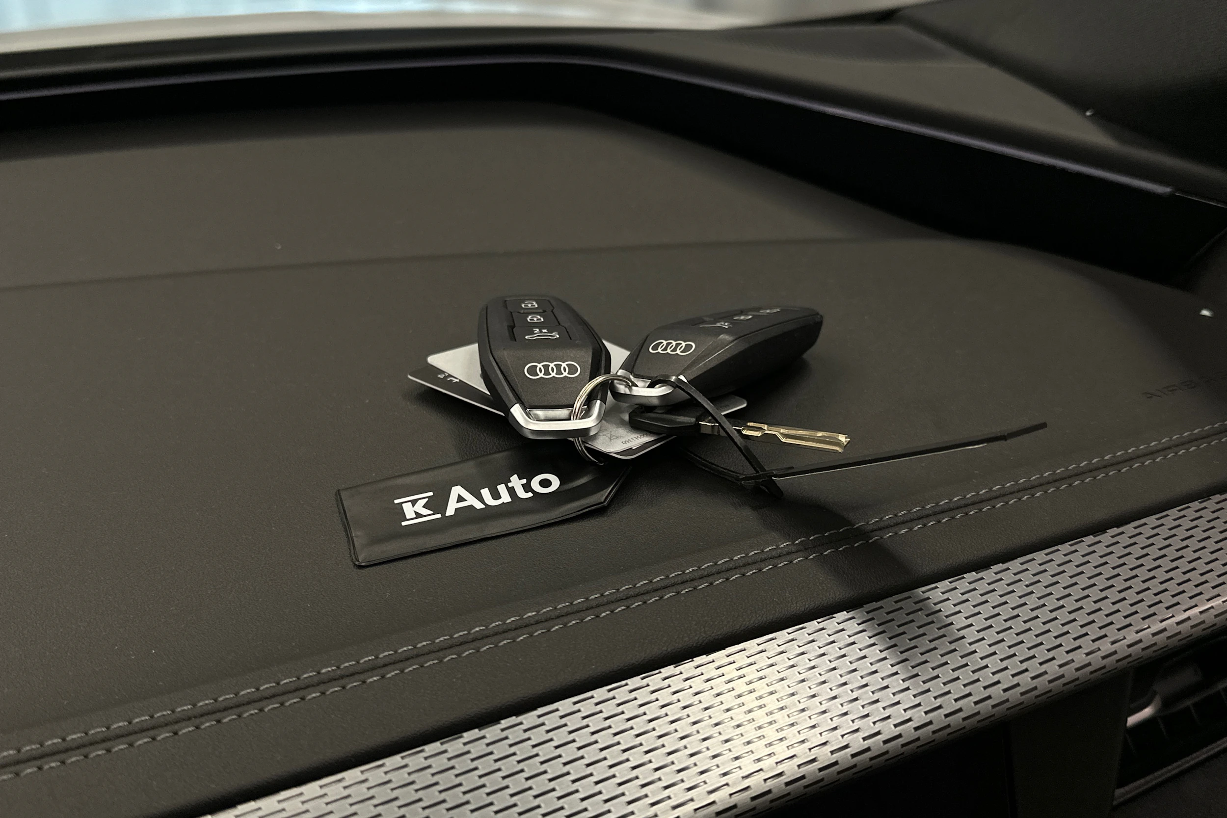 valkoinen Audi A6 e-tron 2025 kuva 31.